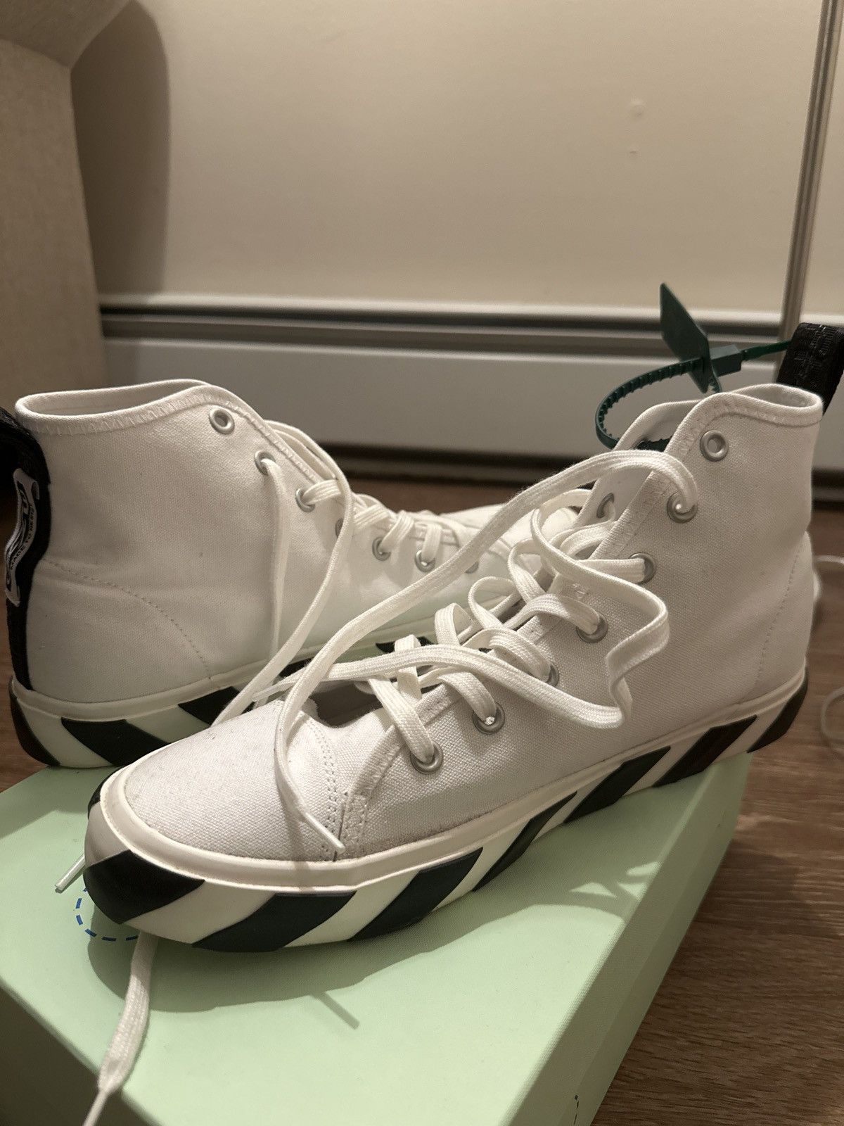 Off-White Off White Vulcanized Sneaker White Size US 14 / EU 47 - 8 Thumbnail