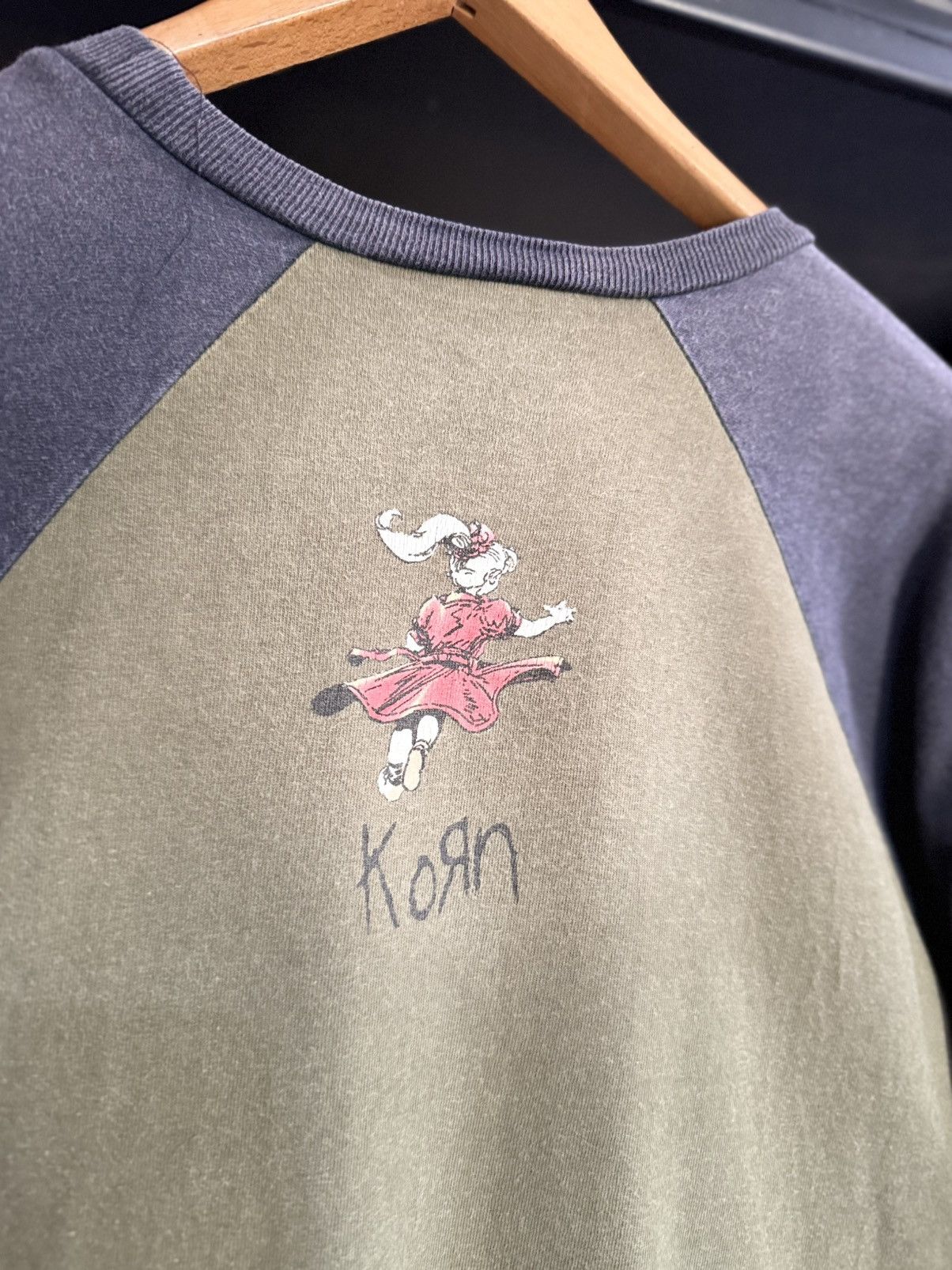 Band Tees Thrashed Vintage KORN American Nu Metal Band Sun Faded Tee Size US L / EU 52-54 / 3 - 9 Thumbnail