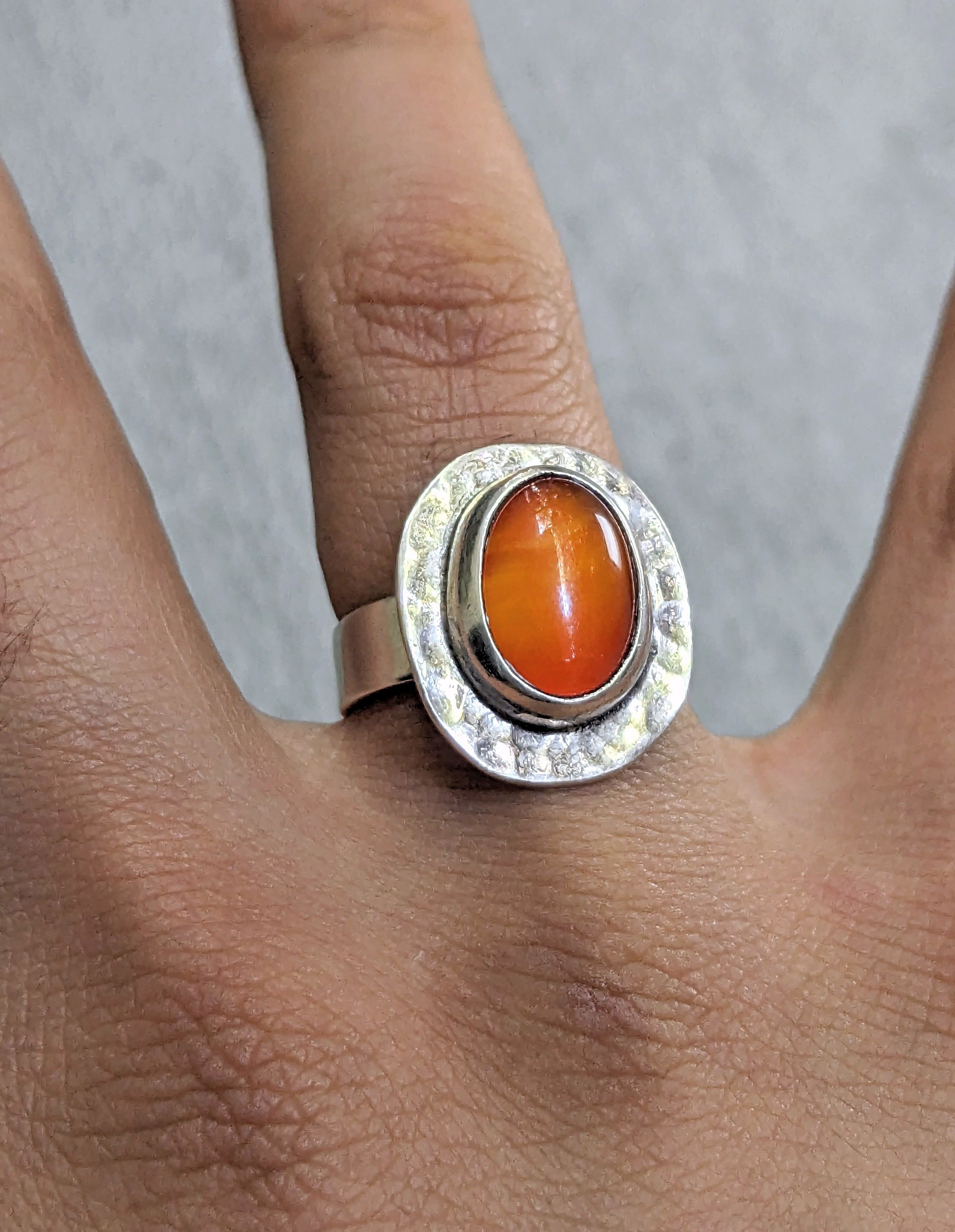 Jewelry × Vintage Vintage Sterling Silver Ring Orange Carnelian 8.25 Hammered Size ONE SIZE - 10 Thumbnail