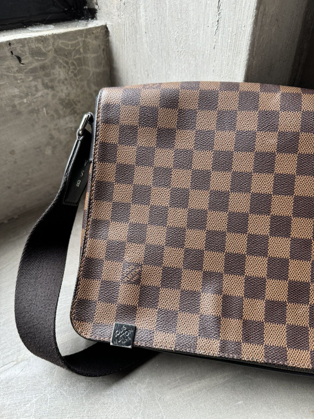 Louis Vuitton Louis Vuitton District NM Messenger Bag Damier PM Brown Size ONE SIZE - 2 Thumbnail