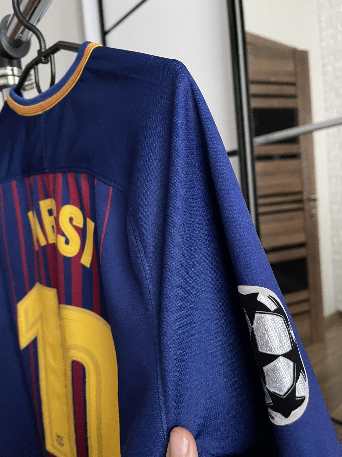 Nike 2017/2018 Nike FC Barcelona Messi Soccer Jersey T-Shirt Size US M / EU 48-50 / 2 - 23 Thumbnail