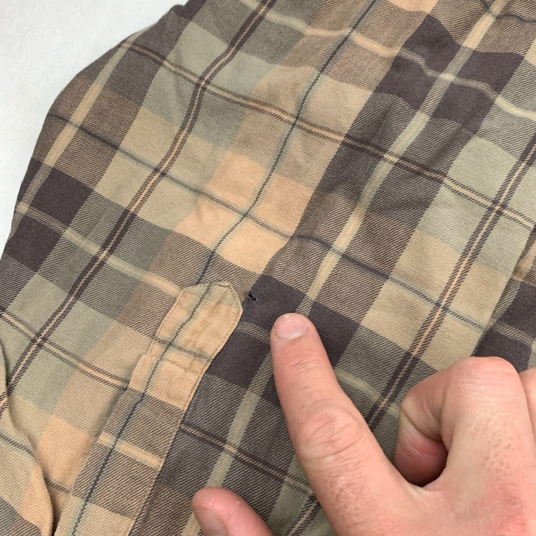 Vintage VINTAGE Woolrich Button-Up Shirt Adult XL Brown Plaid Light Weight 90s Outdoor Mens Woolrich Regular Long Sleeve Button-Up Size US XL / EU 56 / 4 - 5 Thumbnail