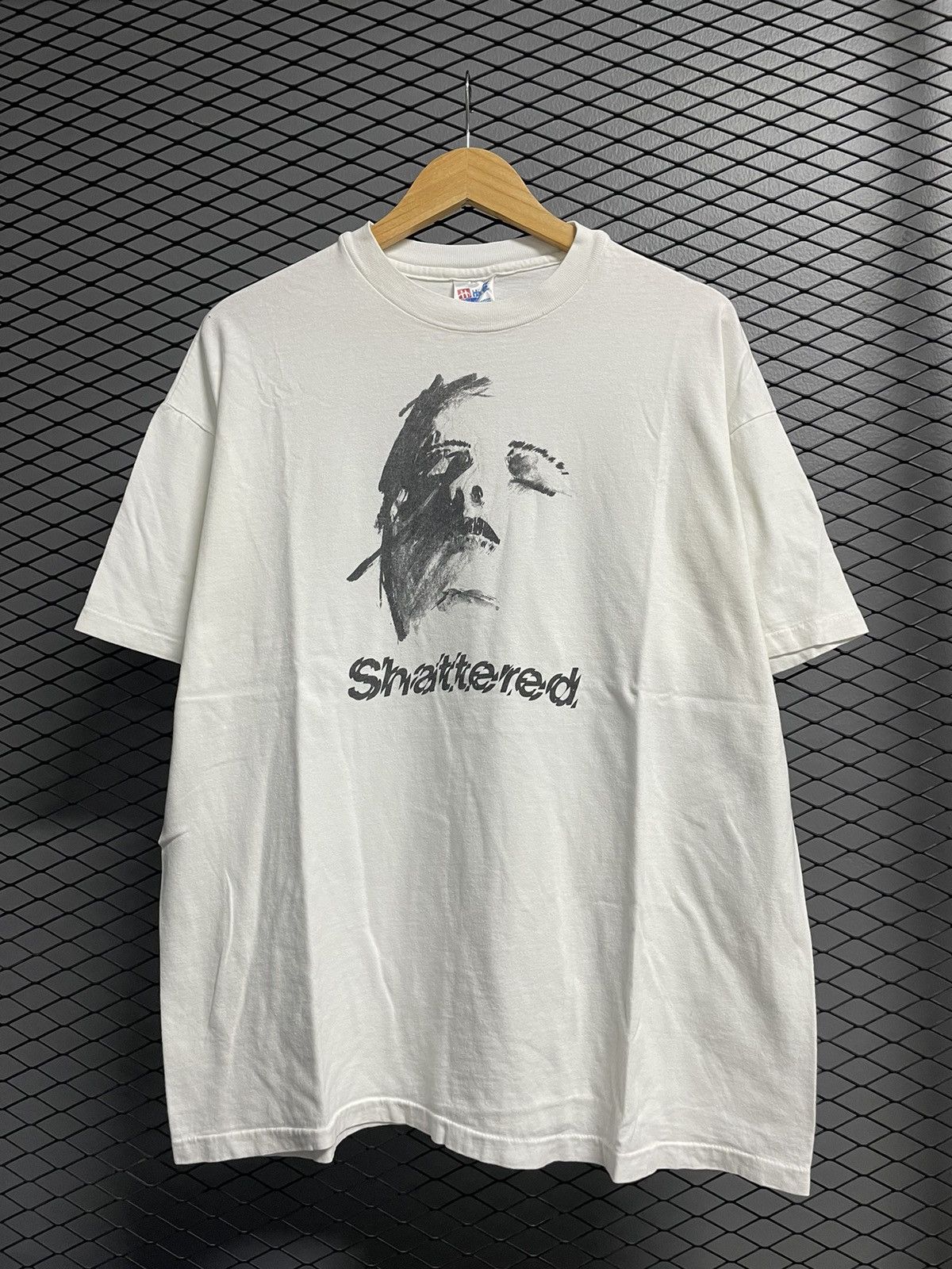Vintage Vintage 90s Art Shattered T-Shirt. Size US XL / EU 56 / 4 - 1 Thumbnail
