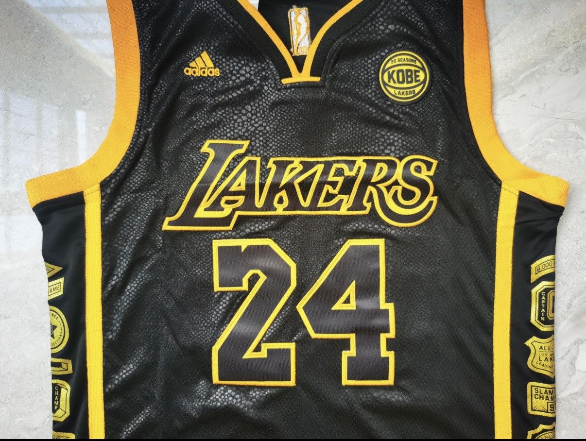 NBA Retrò Maglia Basket - Kobe Bryant Lakers "Black Mamba" - L Size US L / EU 52-54 / 3 - 4 Thumbnail