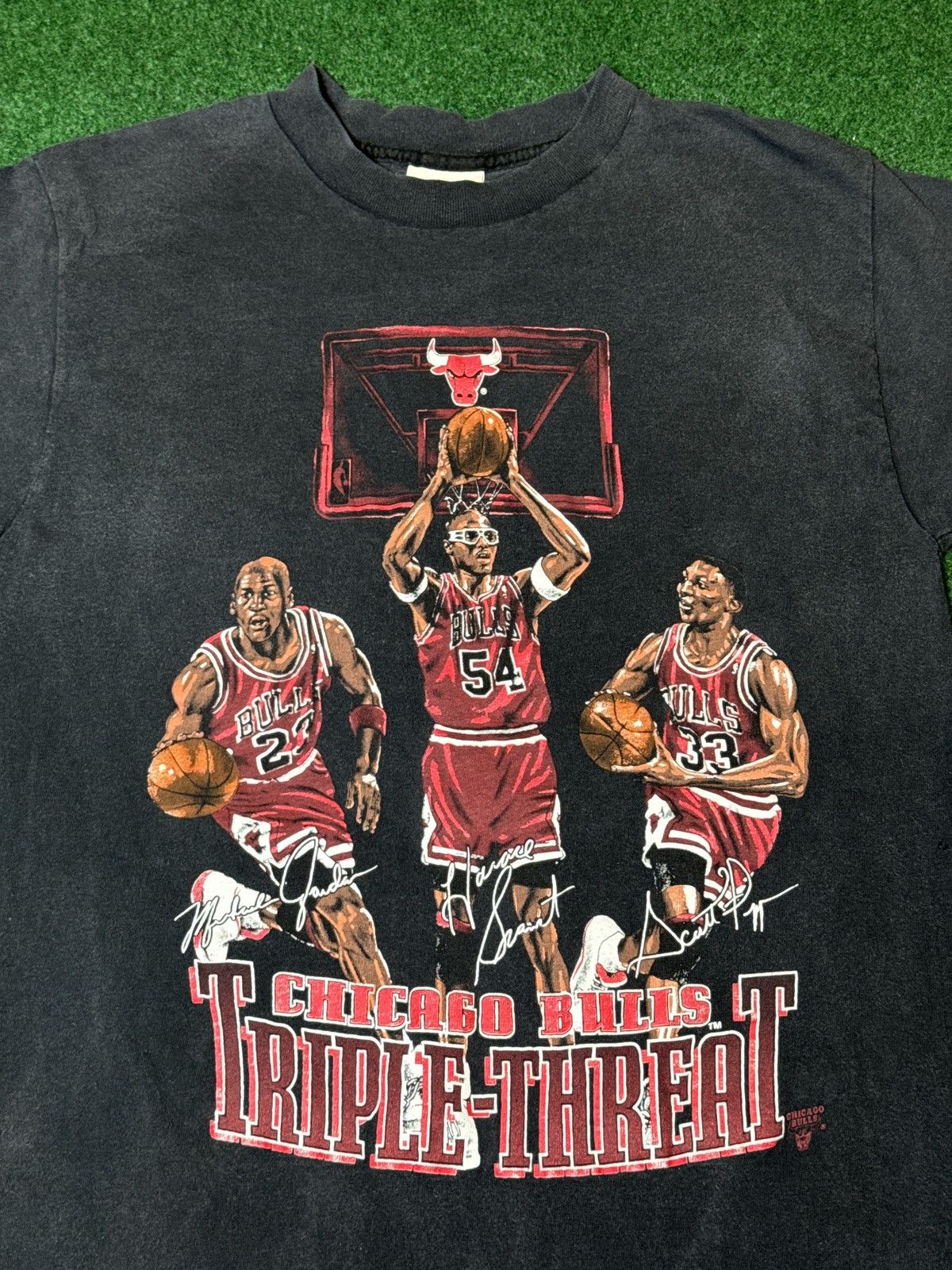 Nutmeg × Vintage Vtg 90s Chicago Bulls Triple Threat Caricature Grant T Shirt Size US L / EU 52-54 / 3 - 2 Thumbnail