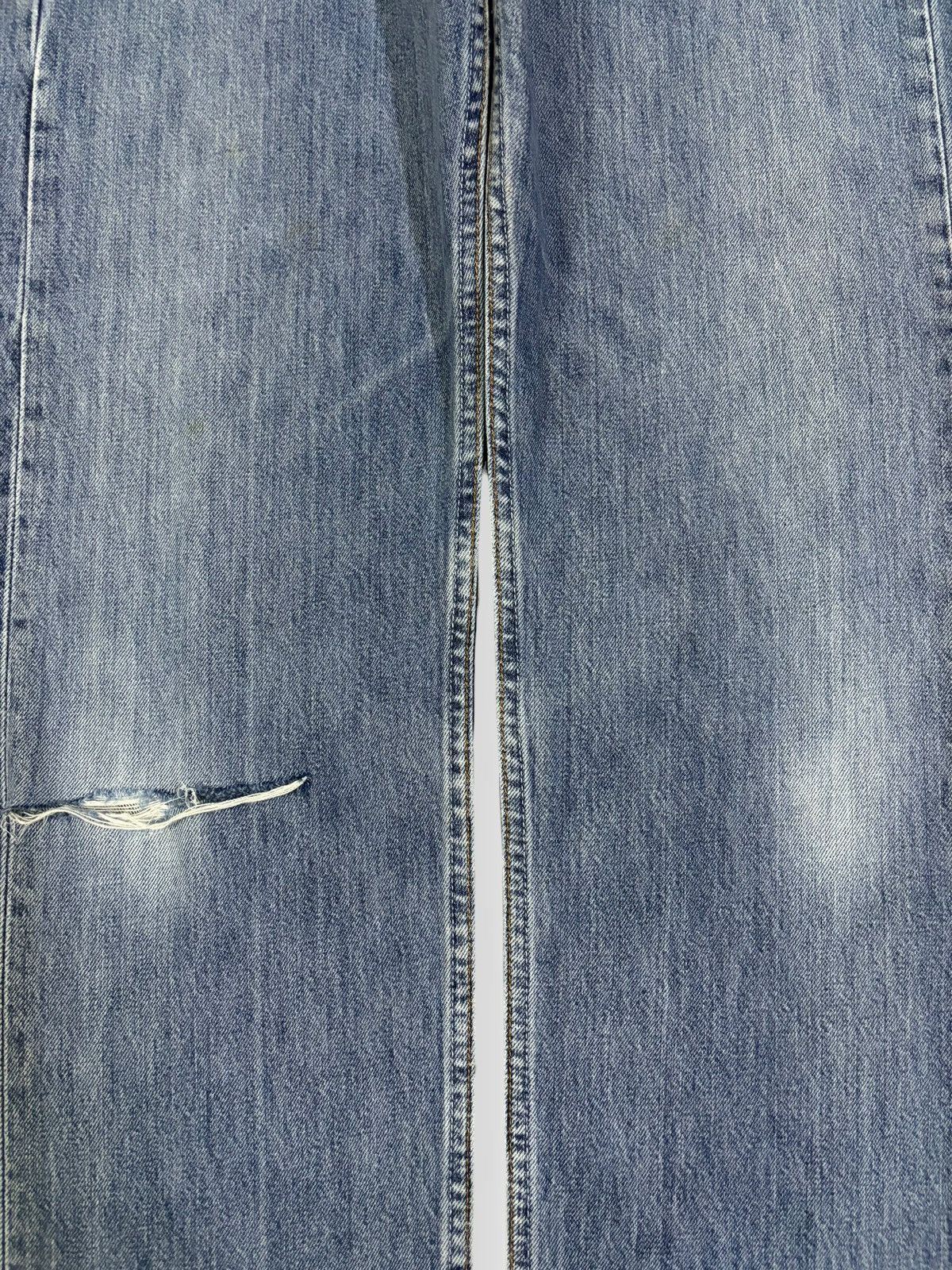 Levi's Vintage 90s Levis 501 Blue Wash Button Fly Distressed Jeans Size US 33 - 7 Thumbnail