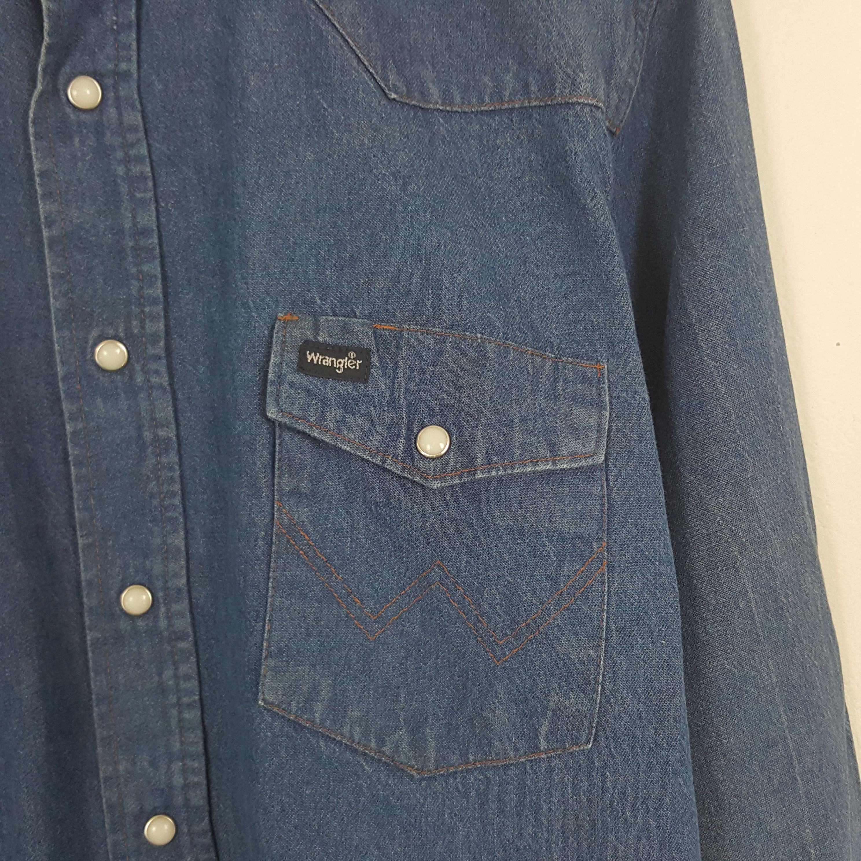 Vintage × Wrangler Vintage Wrangler Denim Button Up Shirt Size US L / EU 52-54 / 3 - 2 Thumbnail
