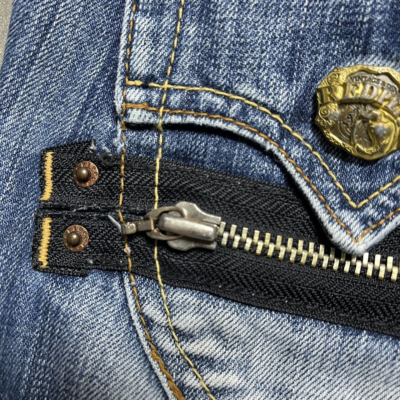 If Six Was Nine × Japanese Brand × Le Grande Bleu (L.G.B.) Red Pepper Wings Flare Jeans Size 30" / US 8 / IT 44 - 12 Thumbnail