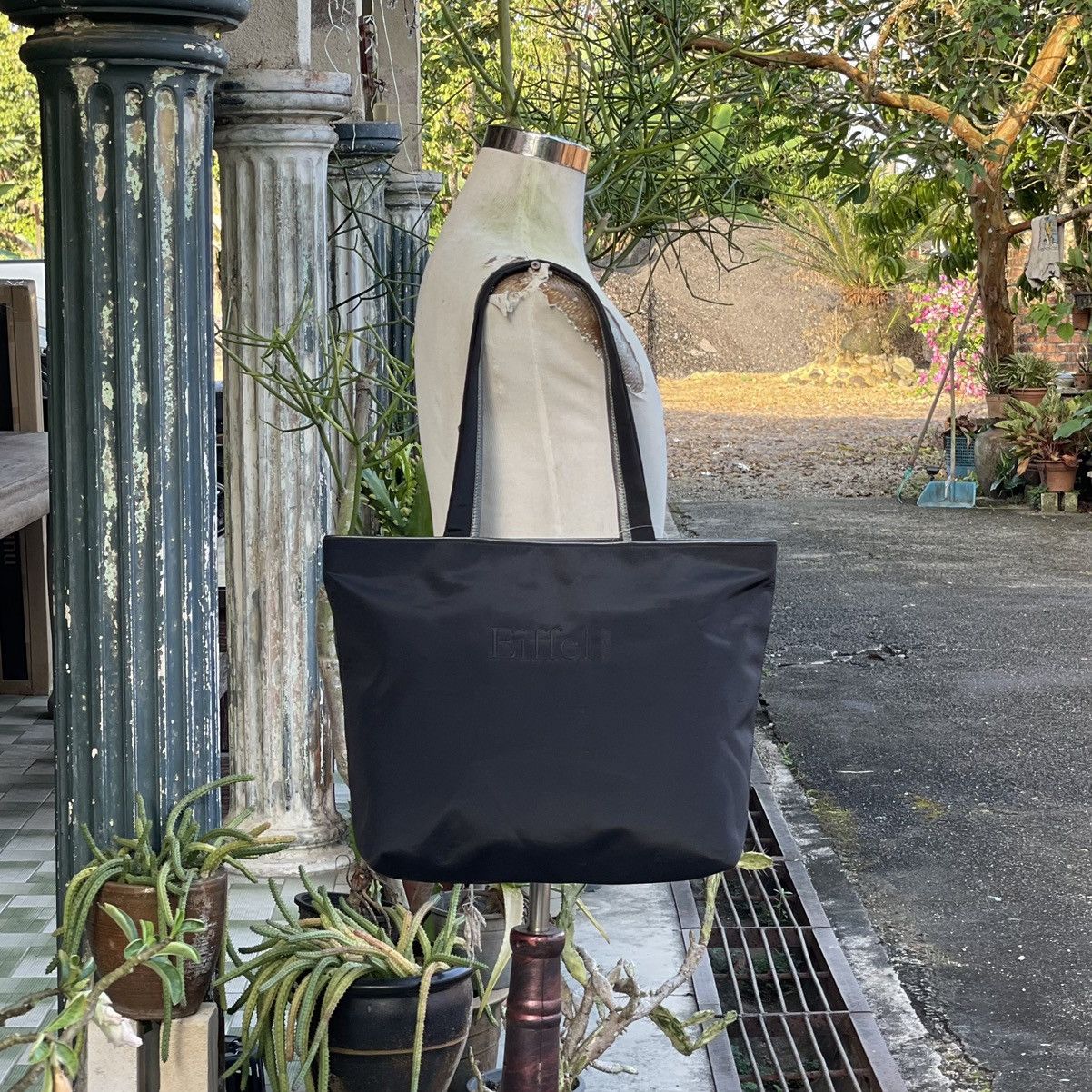 Japanese Brand × Vintage Vintage La Tour Effiel Black Nylon Tote Bag Size ONE SIZE - 1 Thumbnail