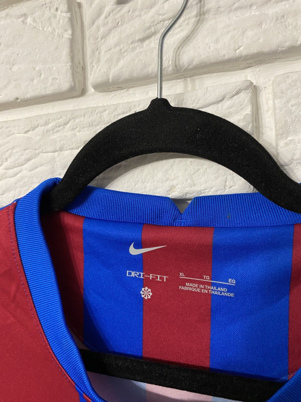 Vintage FC Barcelona Ronaldinho 2022/23 x 2003/04 Nike Home Jersey Size US XL / EU 56 / 4 - 4 Thumbnail