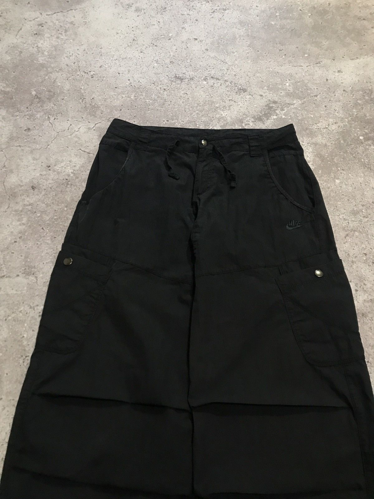 Nike × Vintage Vintage Y2K Nike Cargo Pants Embroiled Logo Faded Black Size 28" / US 6 / IT 42 - 2 Thumbnail
