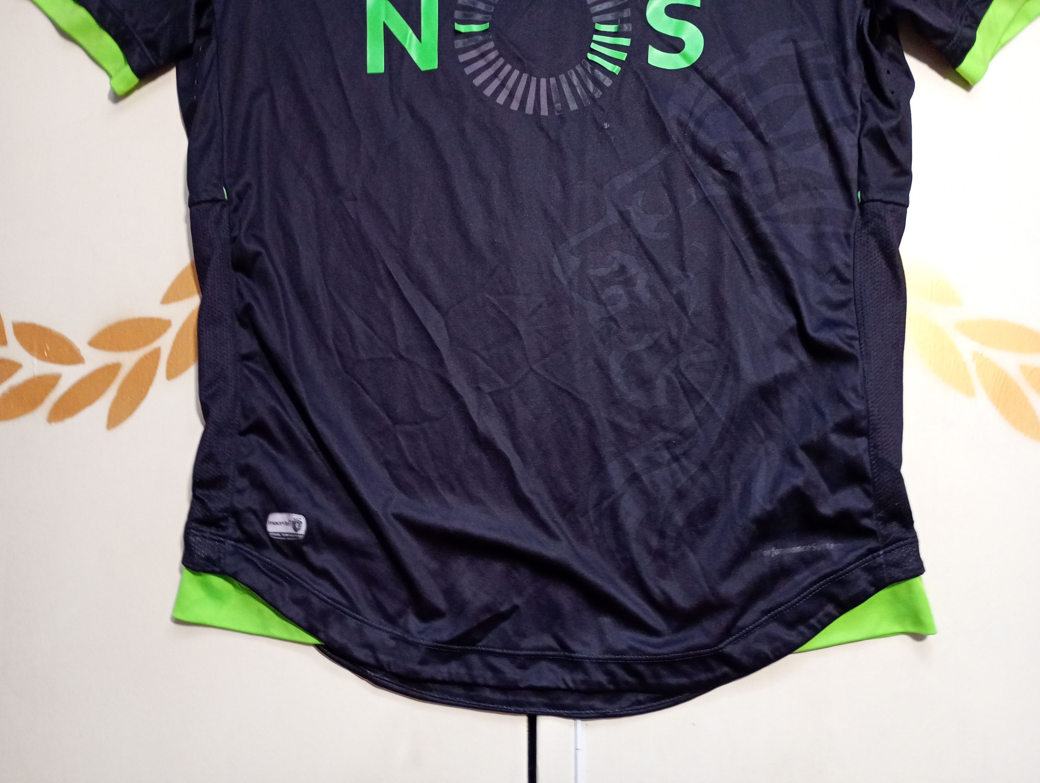 Macron Macron Sporting Lisbon Away Jersey 2016-2017 Size US M / EU 48-50 / 2 - 3 Thumbnail