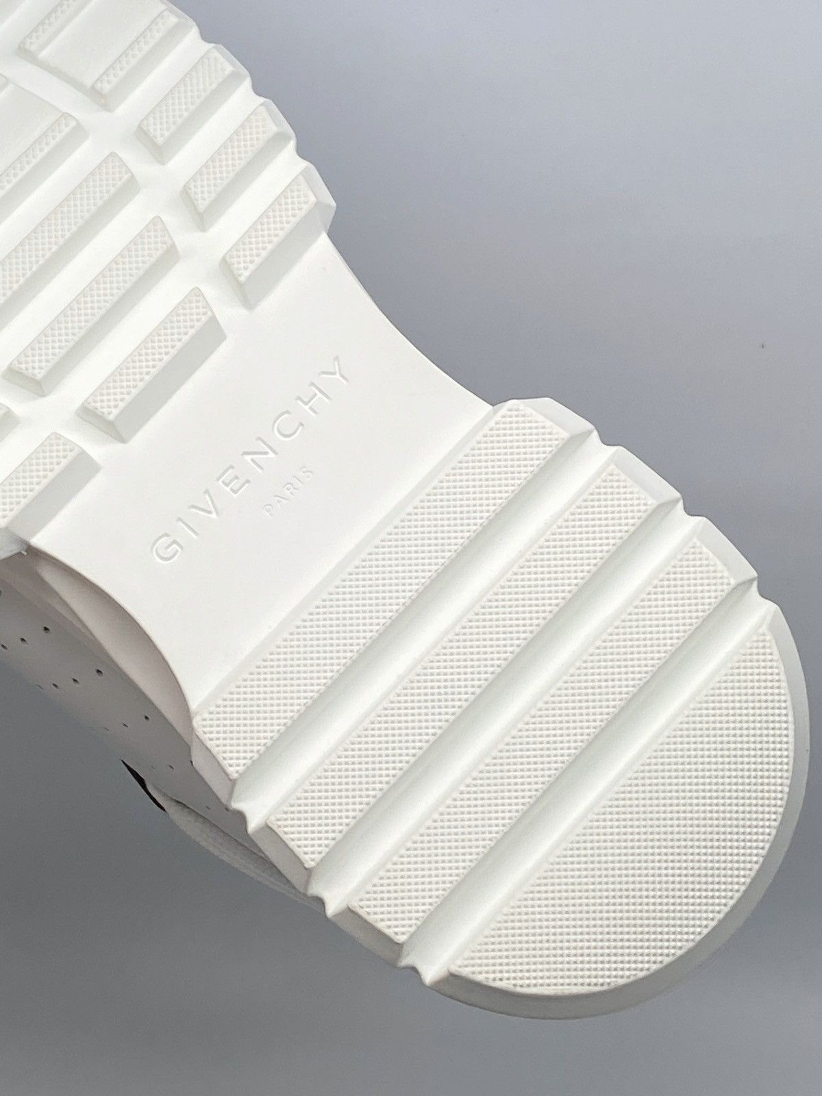 Givenchy Givenchy Spectre Logo Zip Runner Sneakers size 38.5 Size US 8.5 / IT 38.5 - 13 Thumbnail