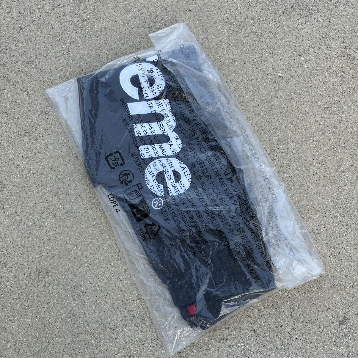 Supreme Supreme Washed Navy Satin Appliqué Sweatpants Joggers S Size US 30 / EU 46 - 2 Thumbnail