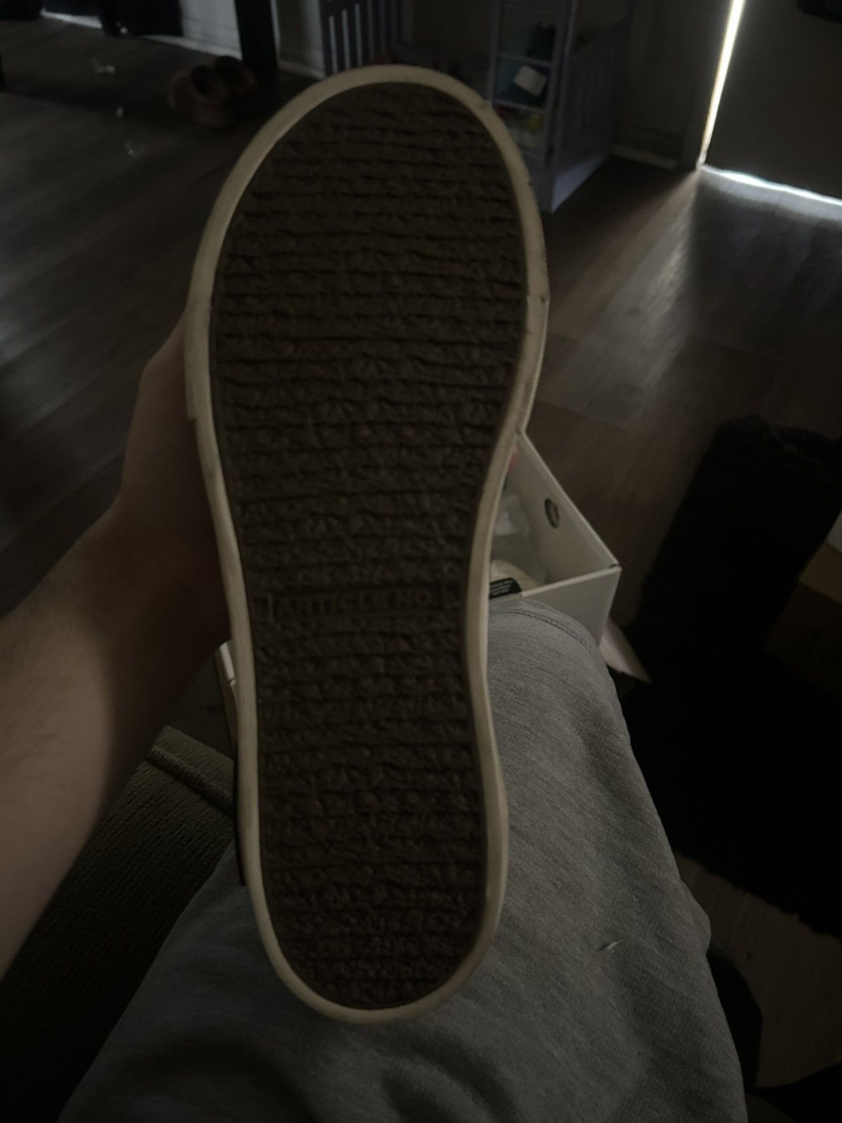 Article No. DISTRESSED LOW-TOP WHITE SNEAKERS Size US 9 / EU 42 - 5 Thumbnail