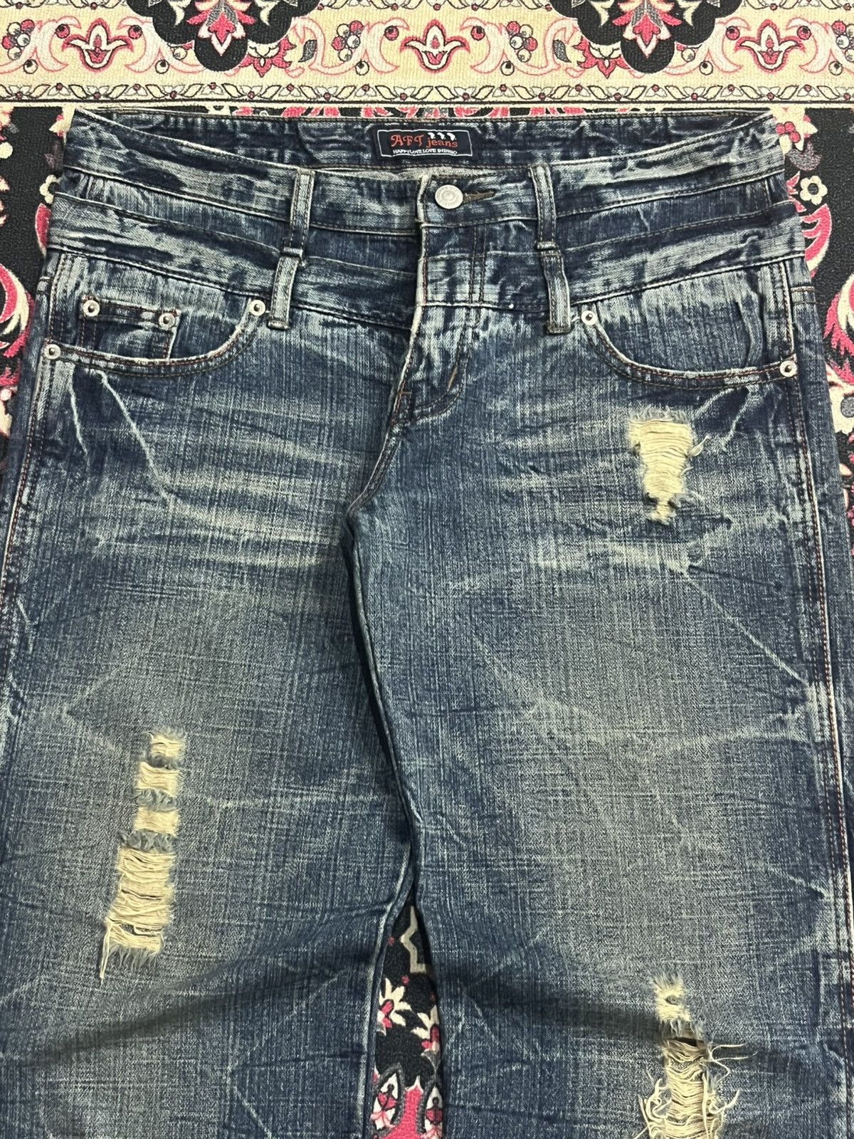 Le Grande Bleu (L.G.B.) Vintage African Taro Shattered Double Waist Distressed Jeans Size US 31 - 4 Thumbnail