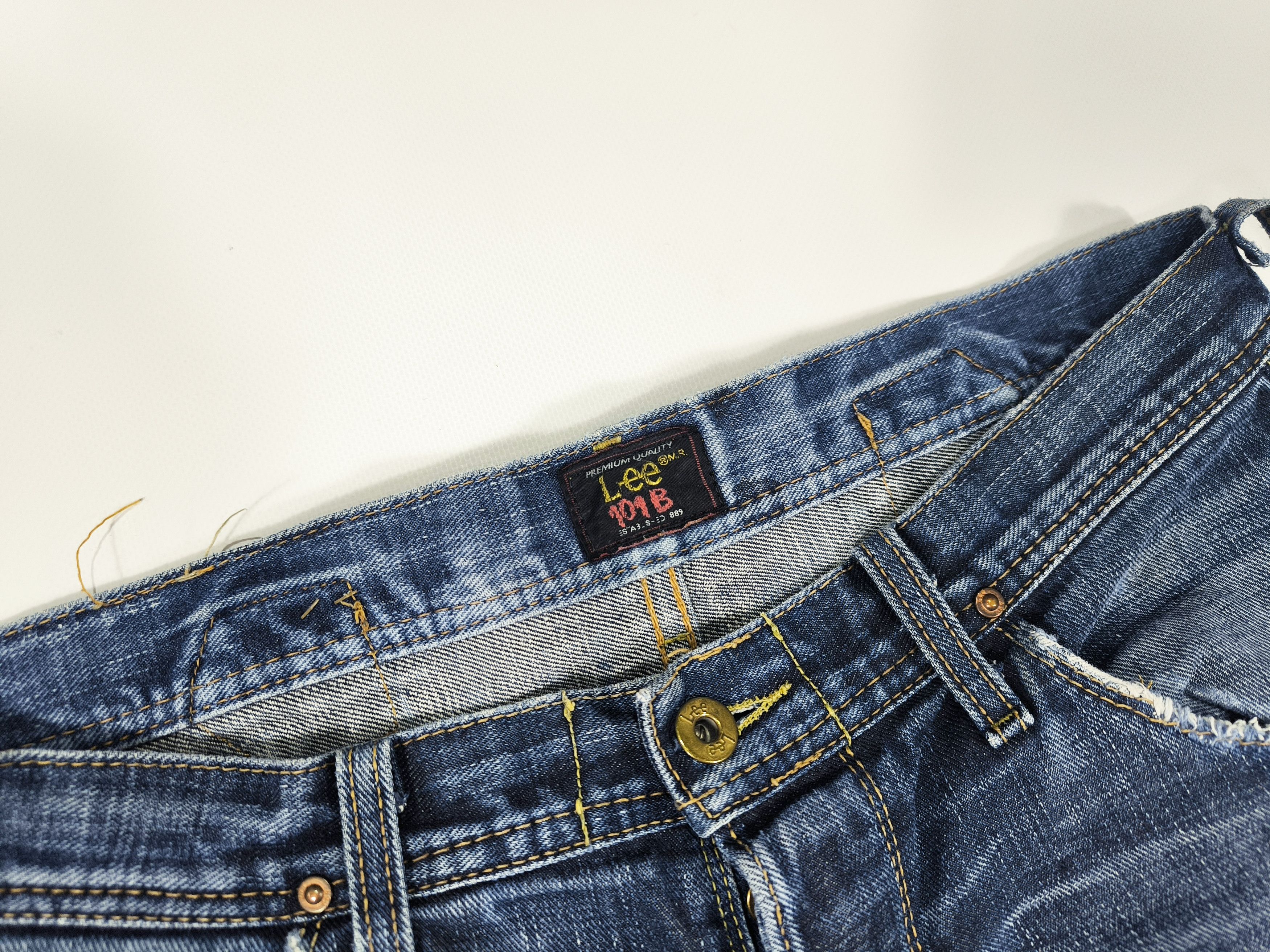 Lee Lee 101B Distressed Selvedge Denim Jeans Size W32 L32 Size US 32 / EU 48 - 4 Thumbnail