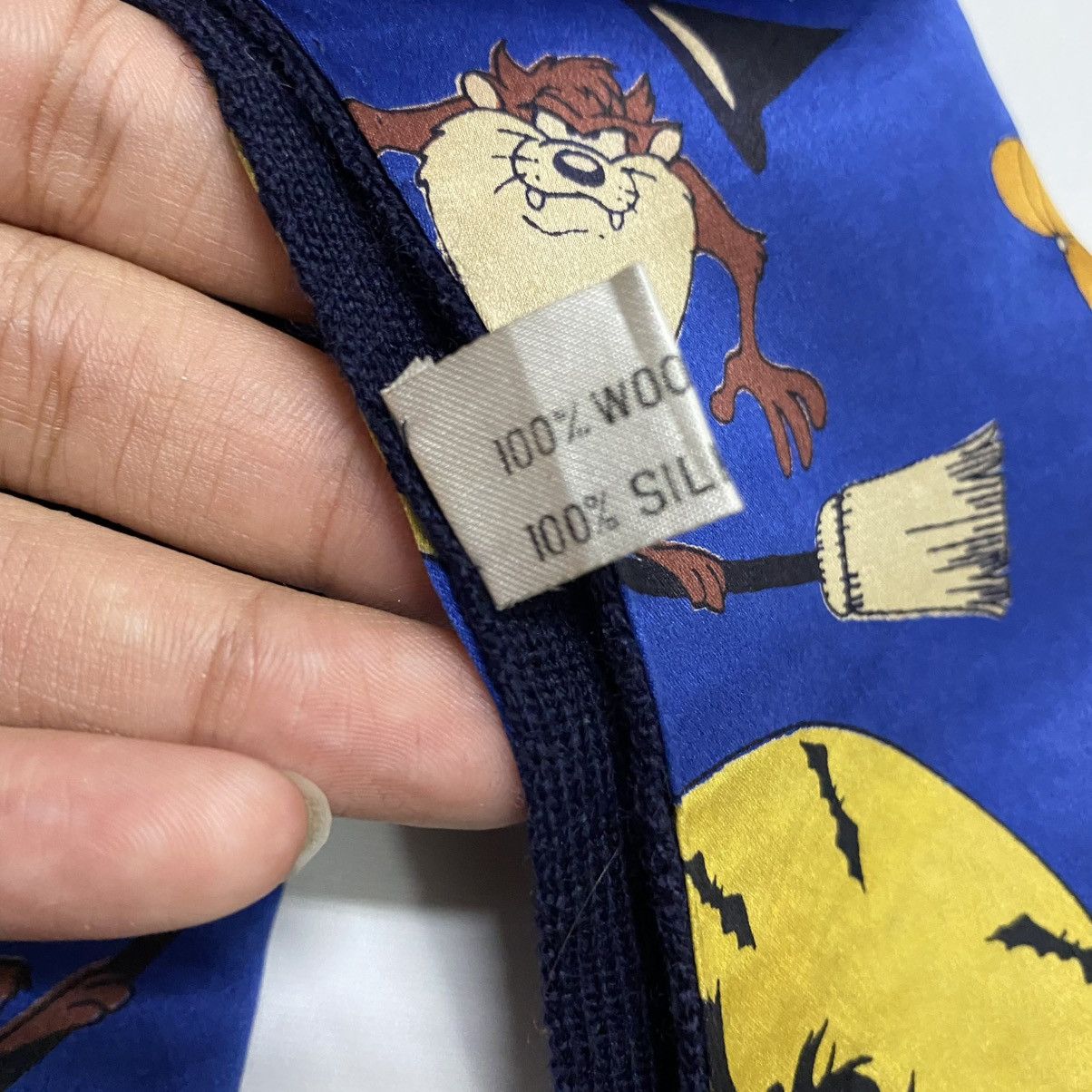 Cartoon Network TAZMANIA JAPANESSE CARTOON SILK SCARF MUFFLER JB001 Size ONE SIZE - 5 Thumbnail