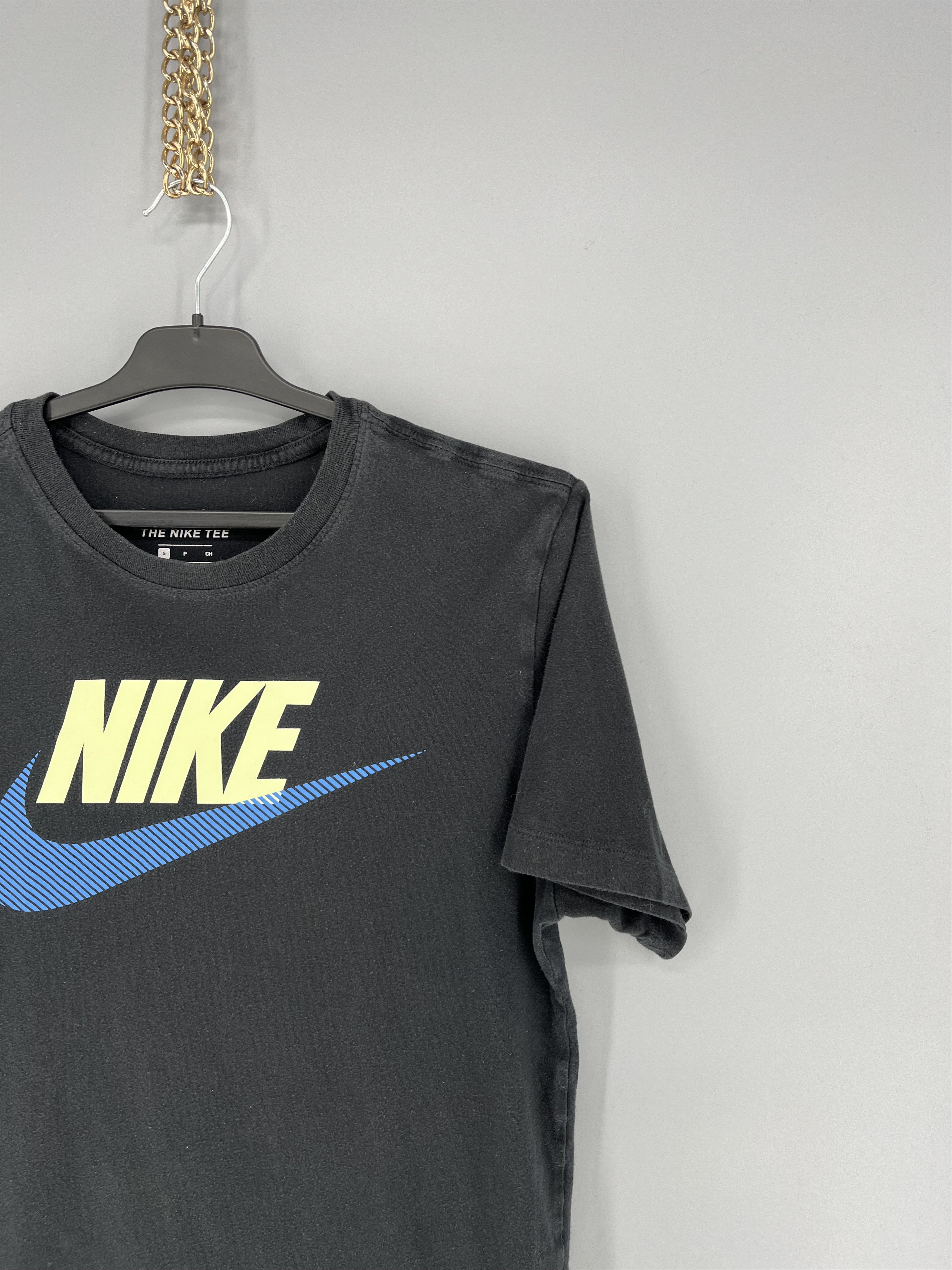 Nike Vintage Y2K Nike Center Swoosh Logo T-Shirt Size US S / EU 44-46 / 1 - 5 Thumbnail