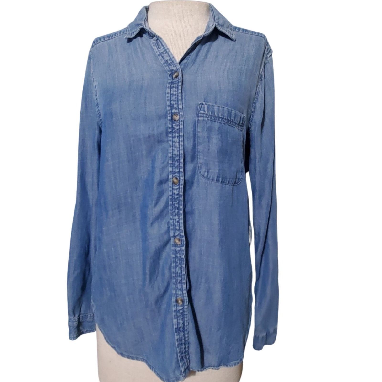 American Eagle Outfitters American Eagle Boyfriend Fit Button Down Top Size Small Size S / US 4 / IT 40 - 1 Thumbnail