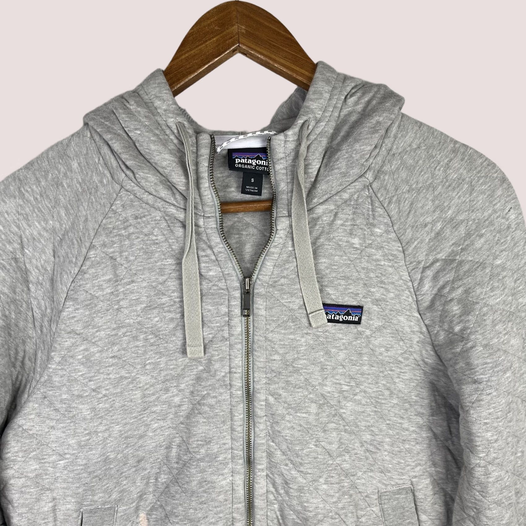 Patagonia Patagonia Hoodie Womens Small Gray Organic Cotton Full Zip Quilted Rugged Outdoor 25316 Size S / US 4 / IT 40 - 1 Thumbnail