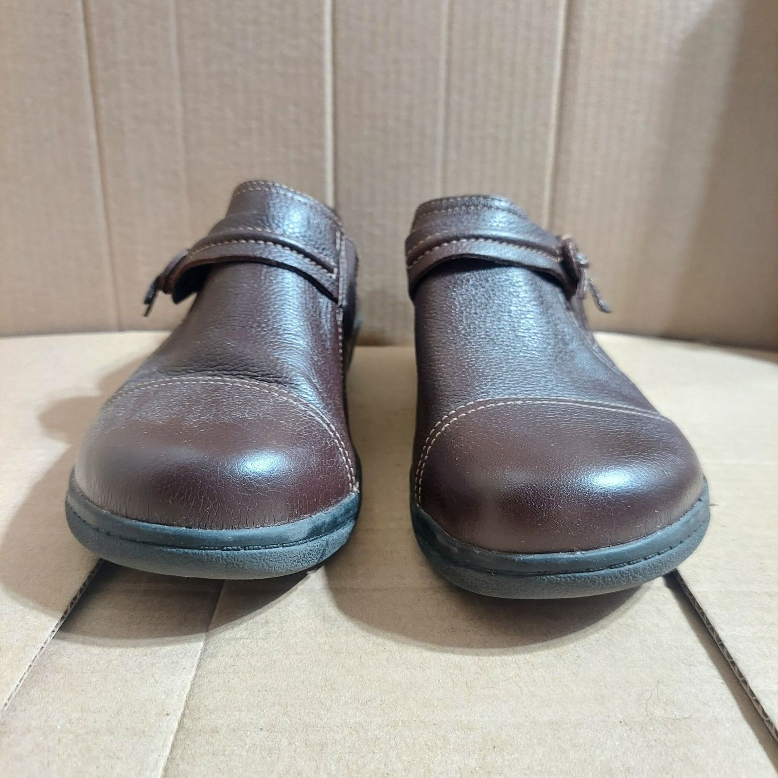 Clarks Clarks Women's US 9 M Brown Leather Slip On Loafers EUC Size US 9 / IT 39 - 3 Thumbnail
