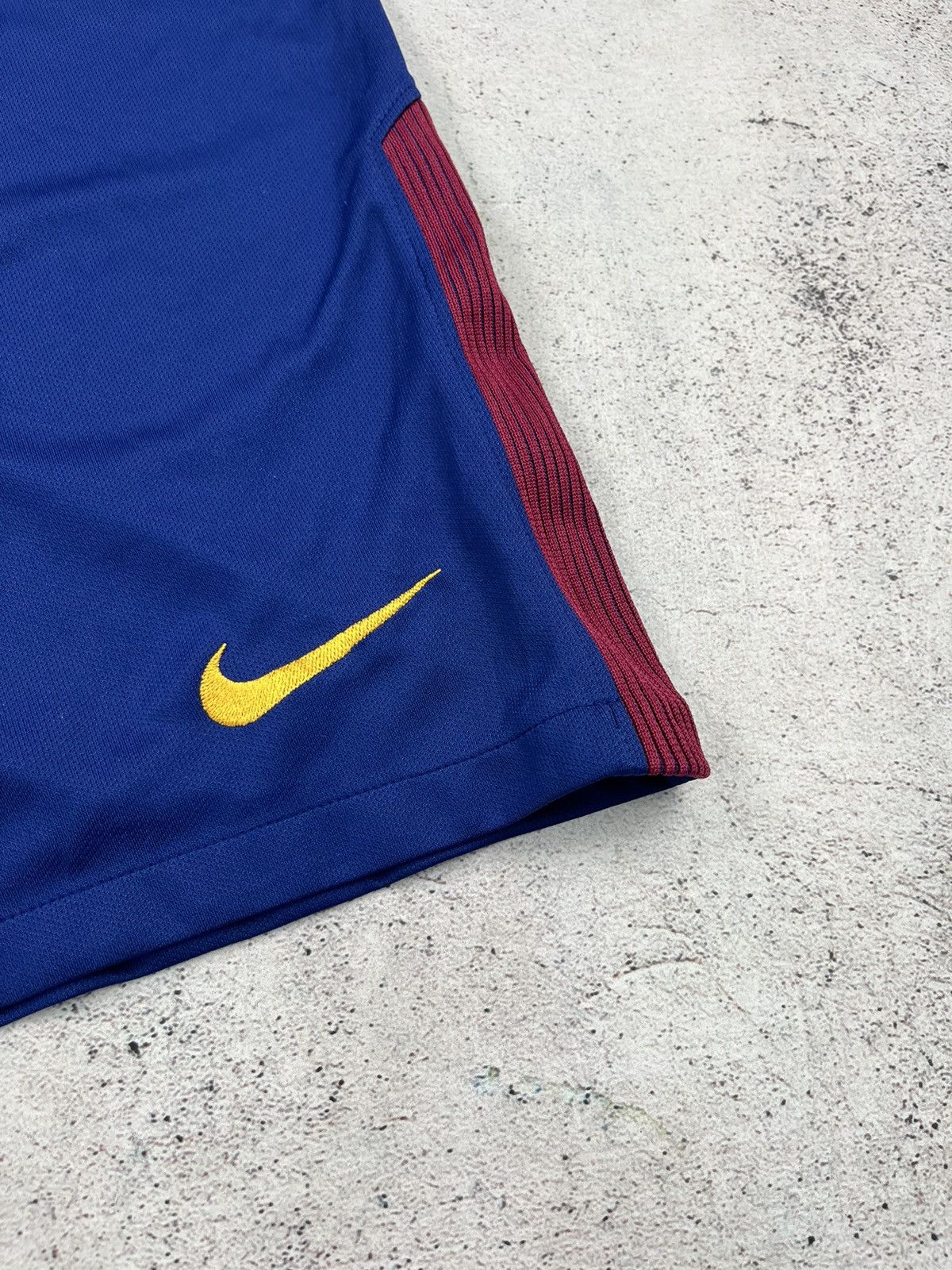 Nike BARCELONA FC 2017 2018 HOME FOOTBALL SOCCER SHORTS NIKE Sz S Size US 30 / EU 46 - 2 Thumbnail