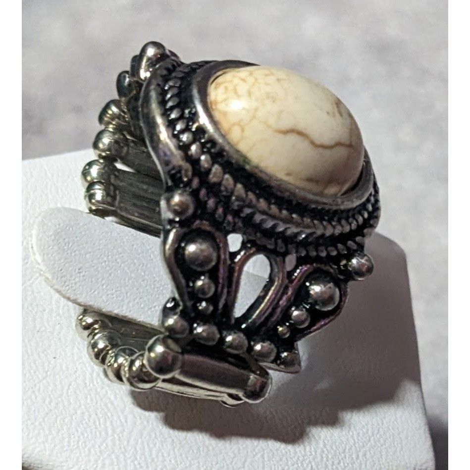 Other Victorian Style Silver Tone Stretch Ring With Marbled White Size ONE SIZE - 11 Thumbnail