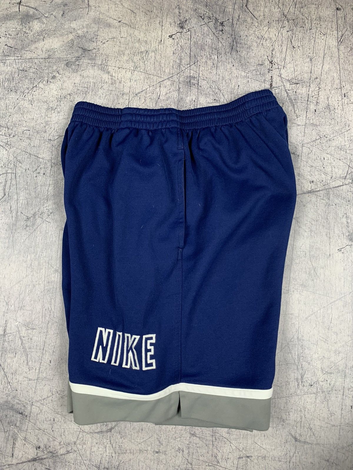 Nike Vintage Nike Retro Basketball Shorts 90’s Top Size M Blue Size US 32 / EU 48 - 12 Thumbnail