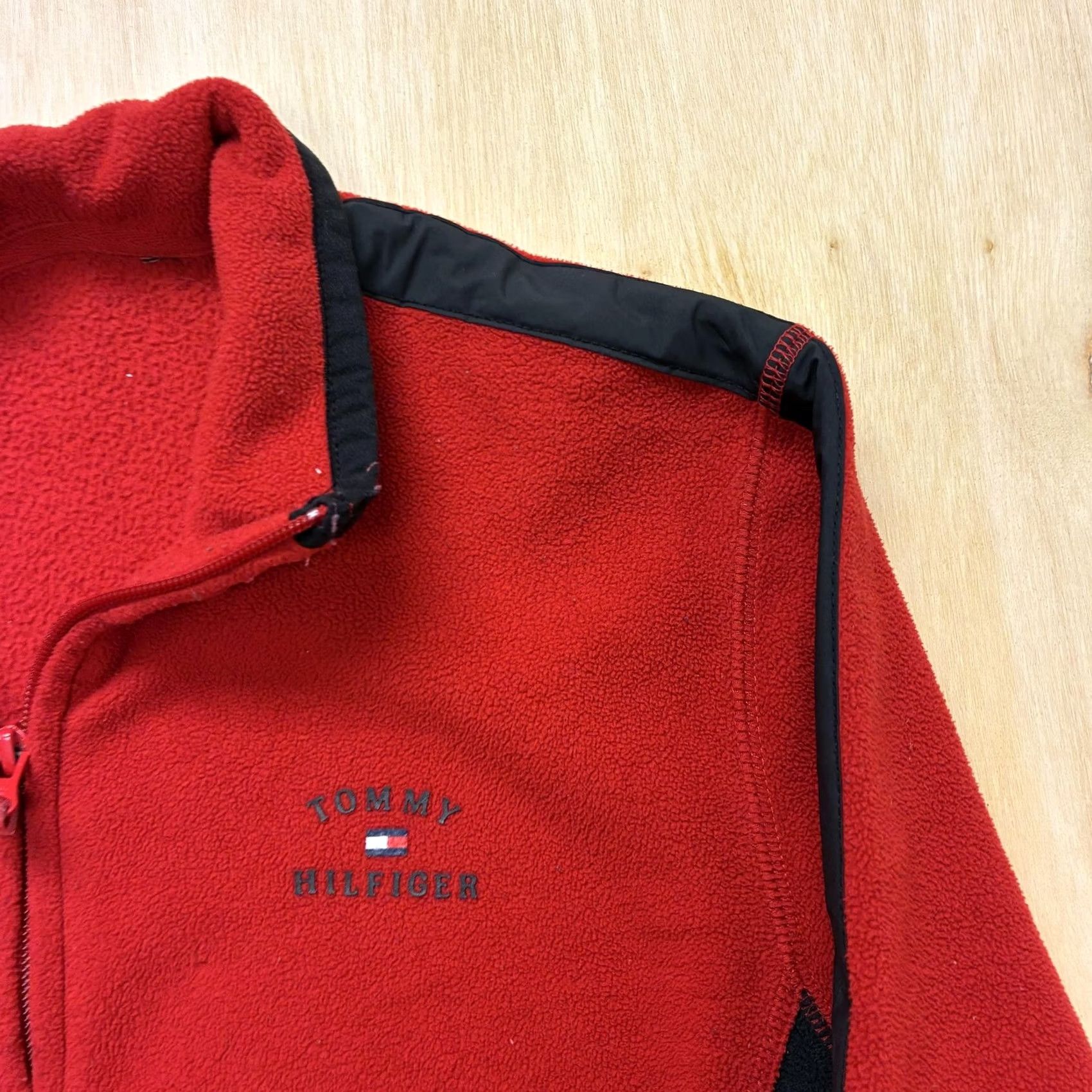 Tommy Hilfiger VINTAGE Tommy Hilfiger Jacket Mens Large Red Fleece Windbreaker Full Zip Size US L / EU 52-54 / 3 - 3 Thumbnail
