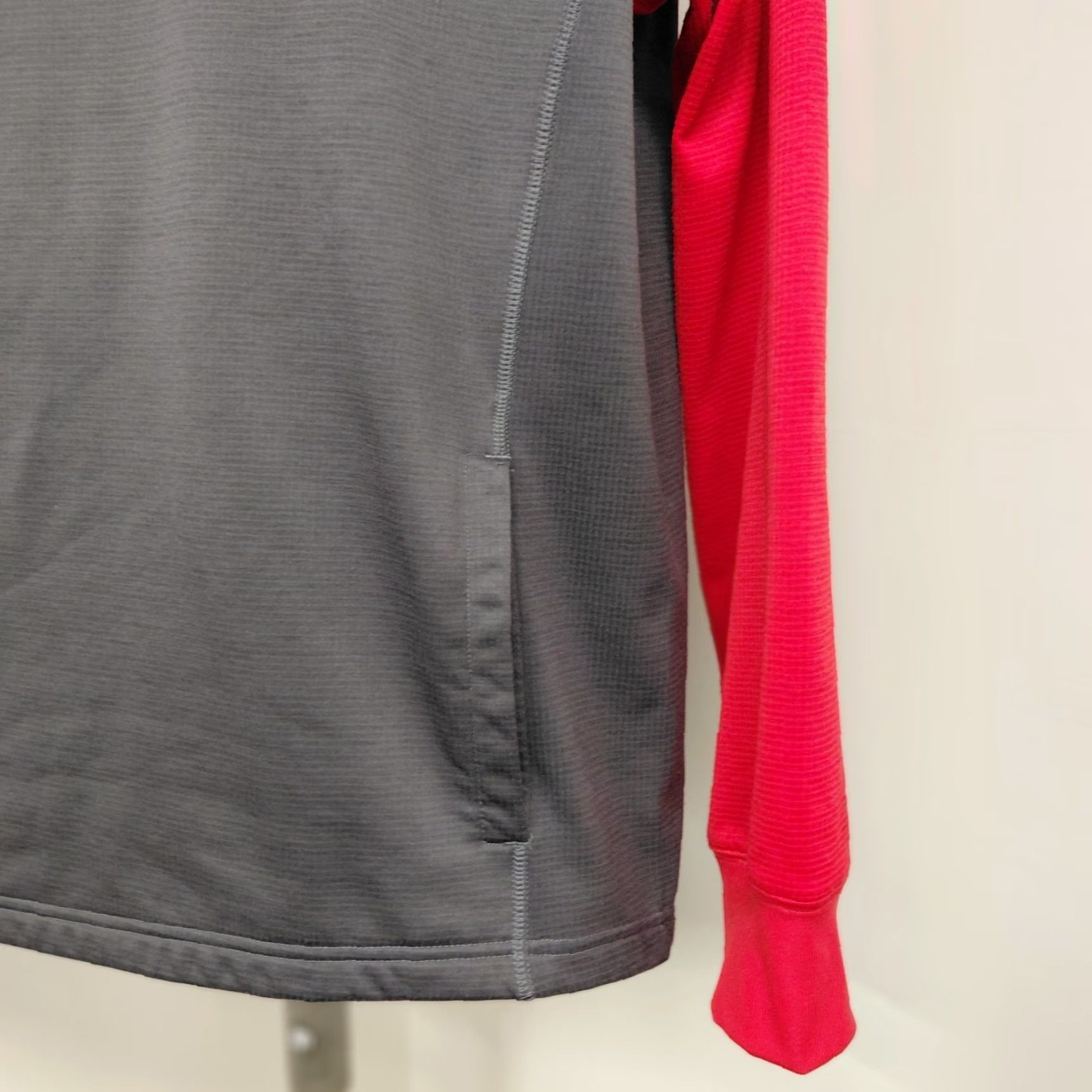 Under Armour UNDER ARMOUR Baseball Shirt Mens Large Long Sleeve Henley Carbon/Red Training Activewear Shirt Mens L Carbon Heather Red Size US L / EU 52-54 / 3 - 7 Thumbnail