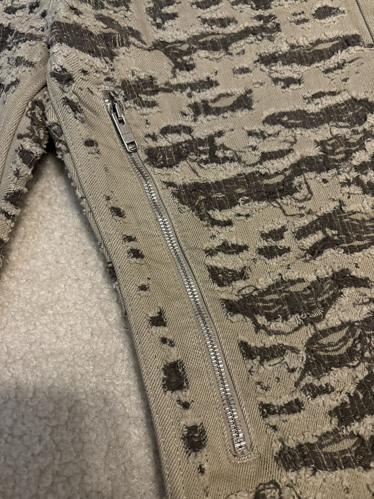 Givenchy Givenchy Distressed Camo Zipper Slim Fit Jeans Brown Beige Size US 30 / EU 46 - 7 Thumbnail