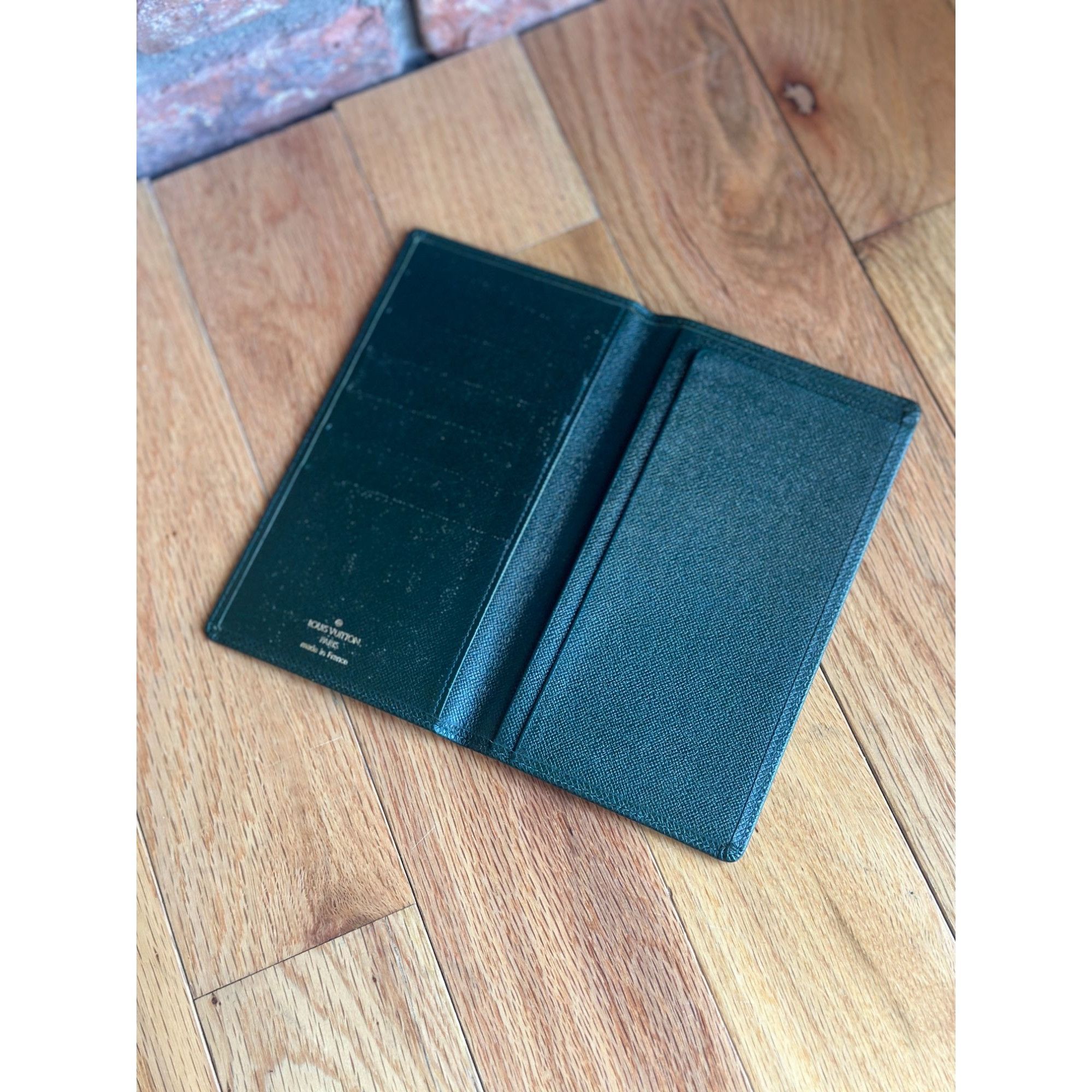 Louis Vuitton AUTH LOUIS VUITTON TAIGA BI-FOLD WALLET LEATHER PREOWNED FOR Size ONE SIZE - 5 Thumbnail