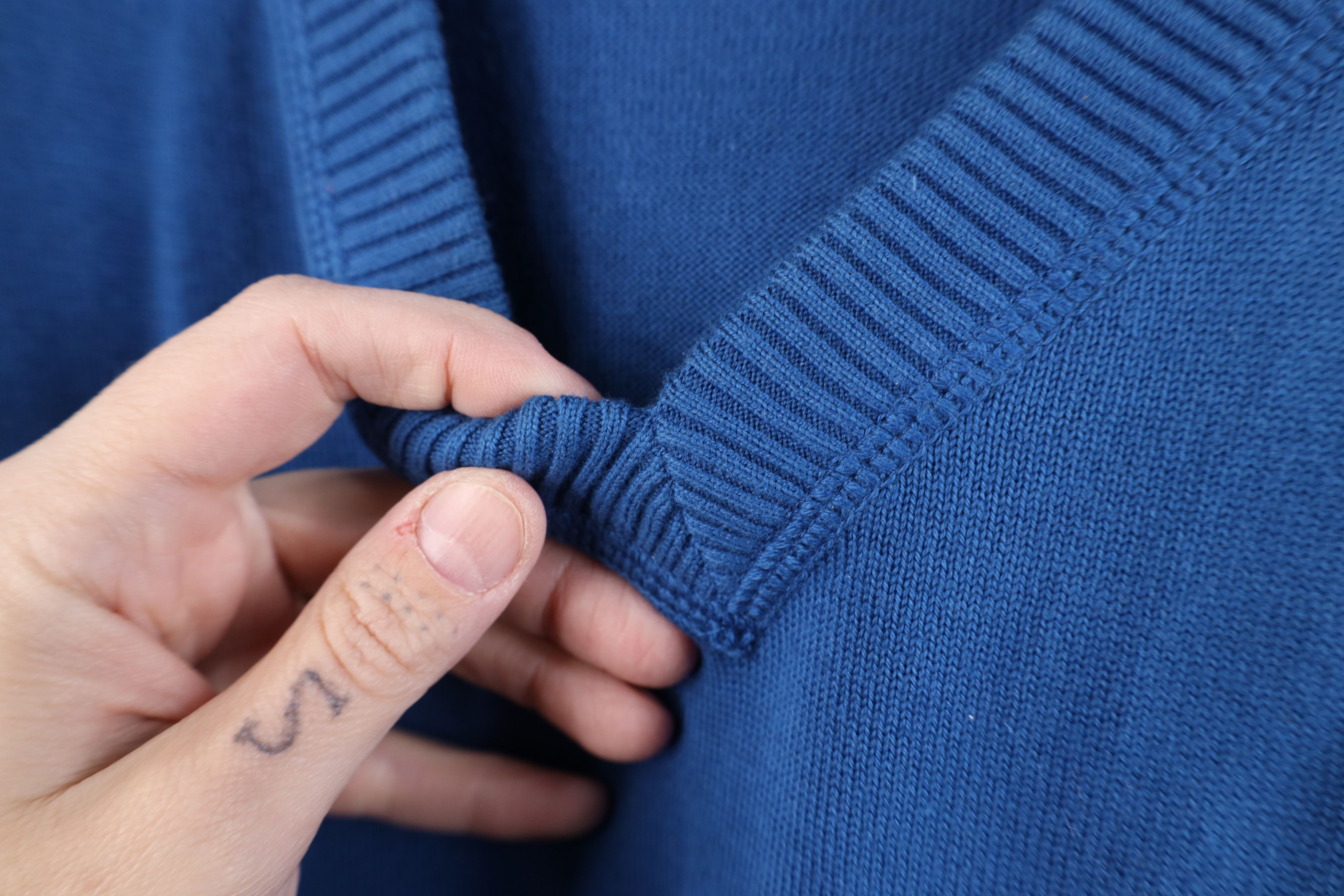 Lacoste Lacoste Distressed Croc Logo Cotton Knit V-Neck Sweater Blue Size US XXL / EU 58 / 5 - 8 Thumbnail