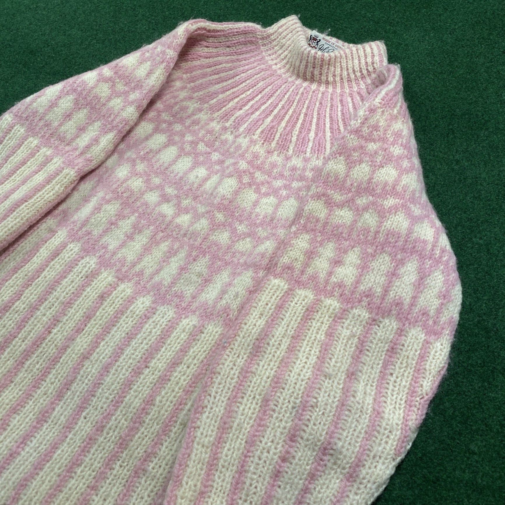 Pinko VINTAGE Prange Wool Sweater Mens S Pink 70S Knit Heavyweight Thick Sweatshirt Crew Neck Long Sleeve Wool Pink Logo 80s 90s Retro Mens S Sweatshirt Size US S / EU 44-46 / 1 - 2 Thumbnail