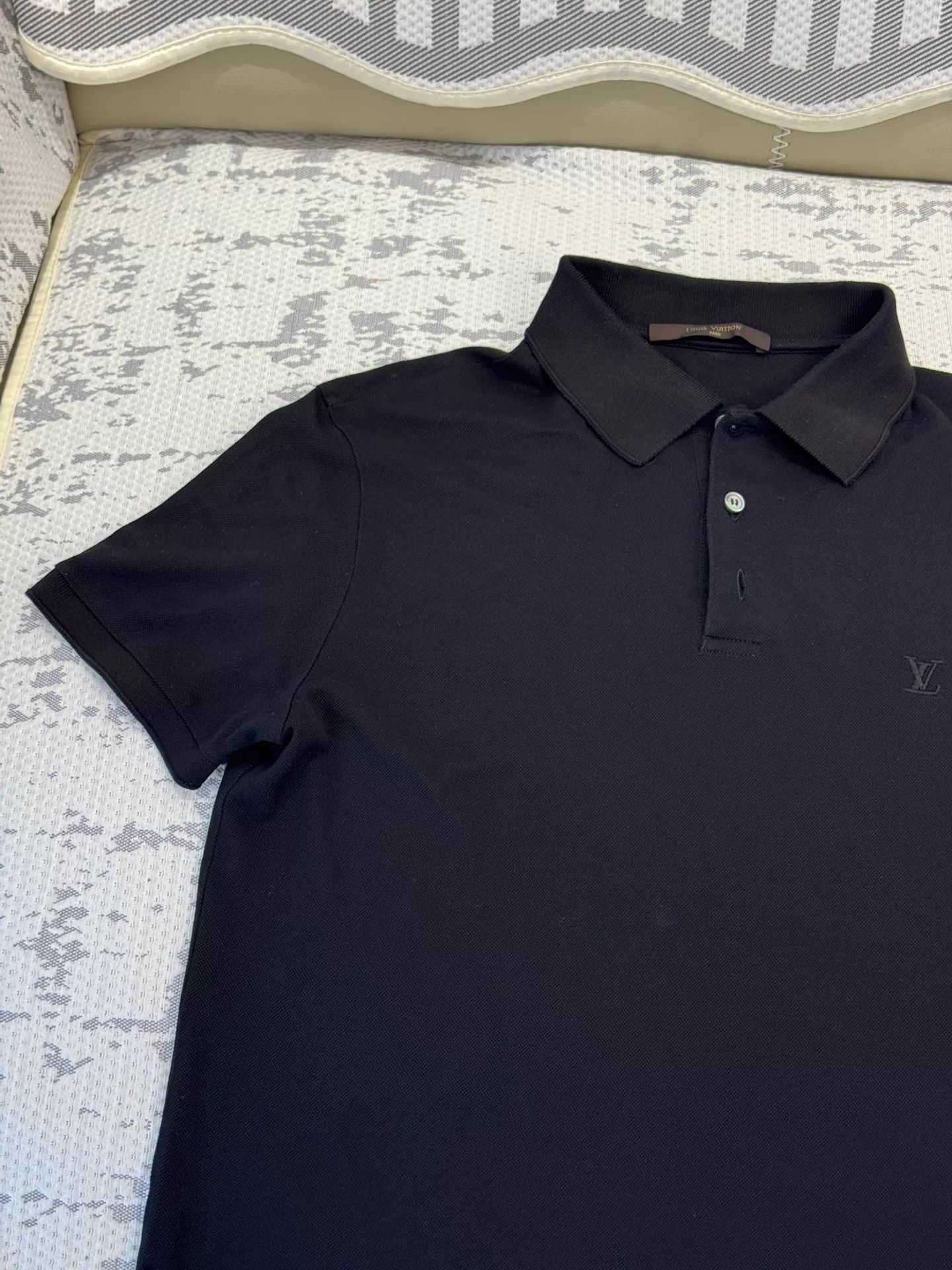 Louis Vuitton LOUIS VUITTON Solid Black Short Sleeve Polo Shirt S Size US S / EU 44-46 / 1 - 2 Thumbnail