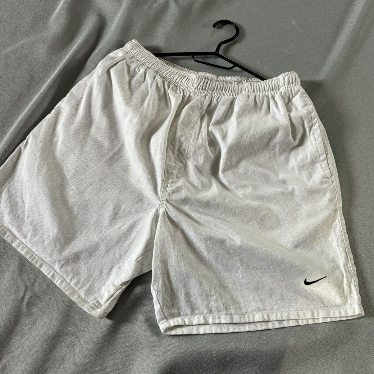 Nike Nike vintage shorts white medium rare streetwear 90s Size US 32 / EU 48 - 1 Thumbnail