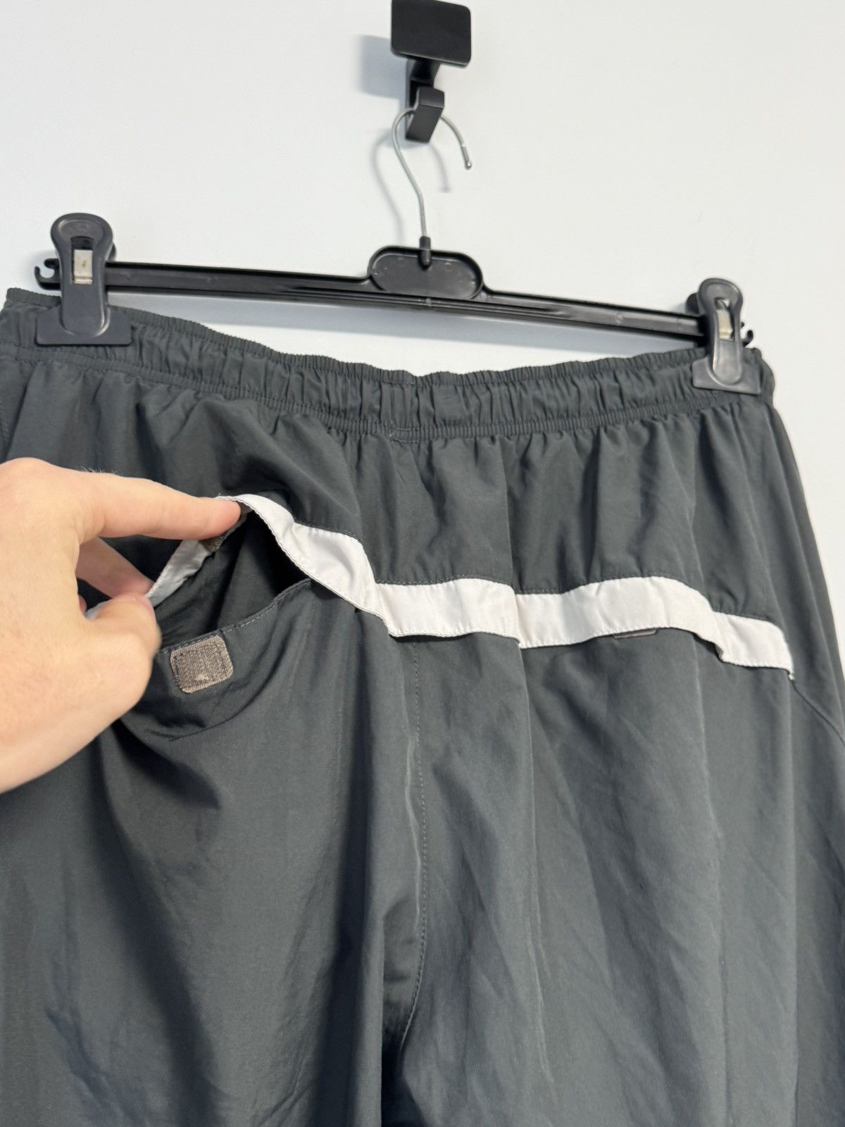Nike Nike Vintage Nylon Pants Y2K style Hype 90’s Size US 32 / EU 48 - 14 Thumbnail