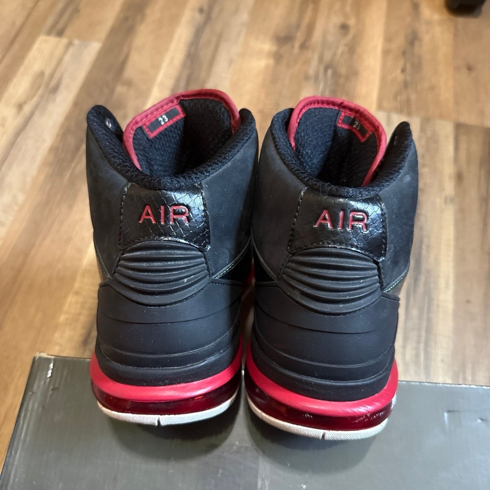 Jordan Brand 2011 Air Jordan 2.0 Black Classic Green Varsity Red Gucci Size US 10.5 / EU 43-44 - 8 Thumbnail