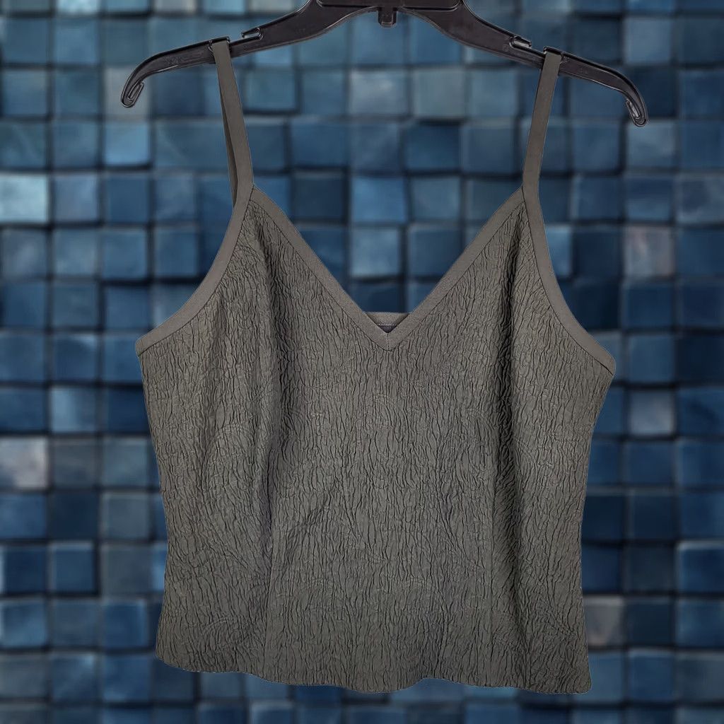 Vintage DD Collection Women's Olive Green V-Neck Tank top Size 6 Shirt Tank Womens Adult Small? Size M / US 6-8 / IT 42-44 - 1 Thumbnail