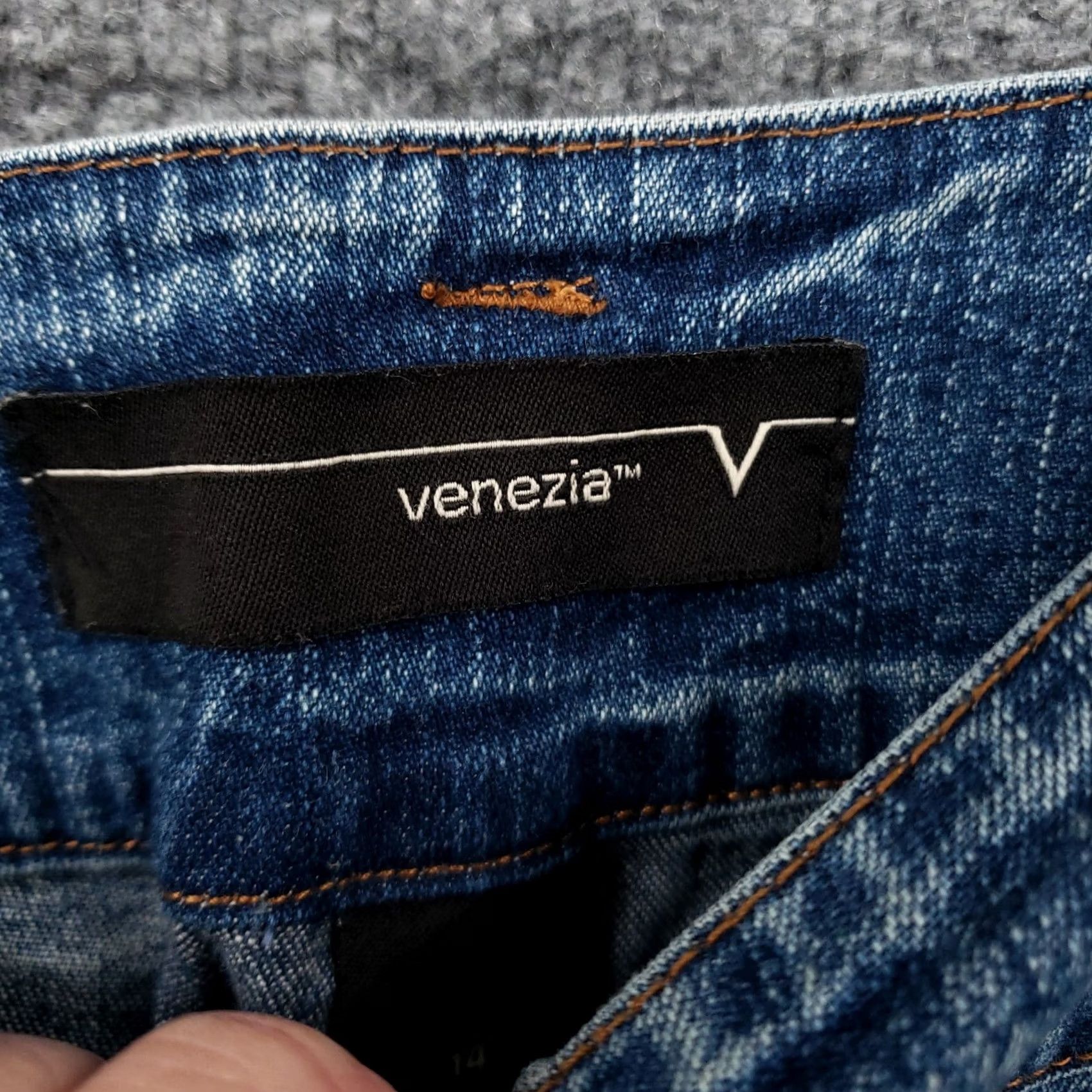 Vintage Venezia Jeans Womens 14 High Rise Cropped Blue Denim Zip Closure Rinse Wash Size 36" / US 14 / IT 50 - 3 Thumbnail