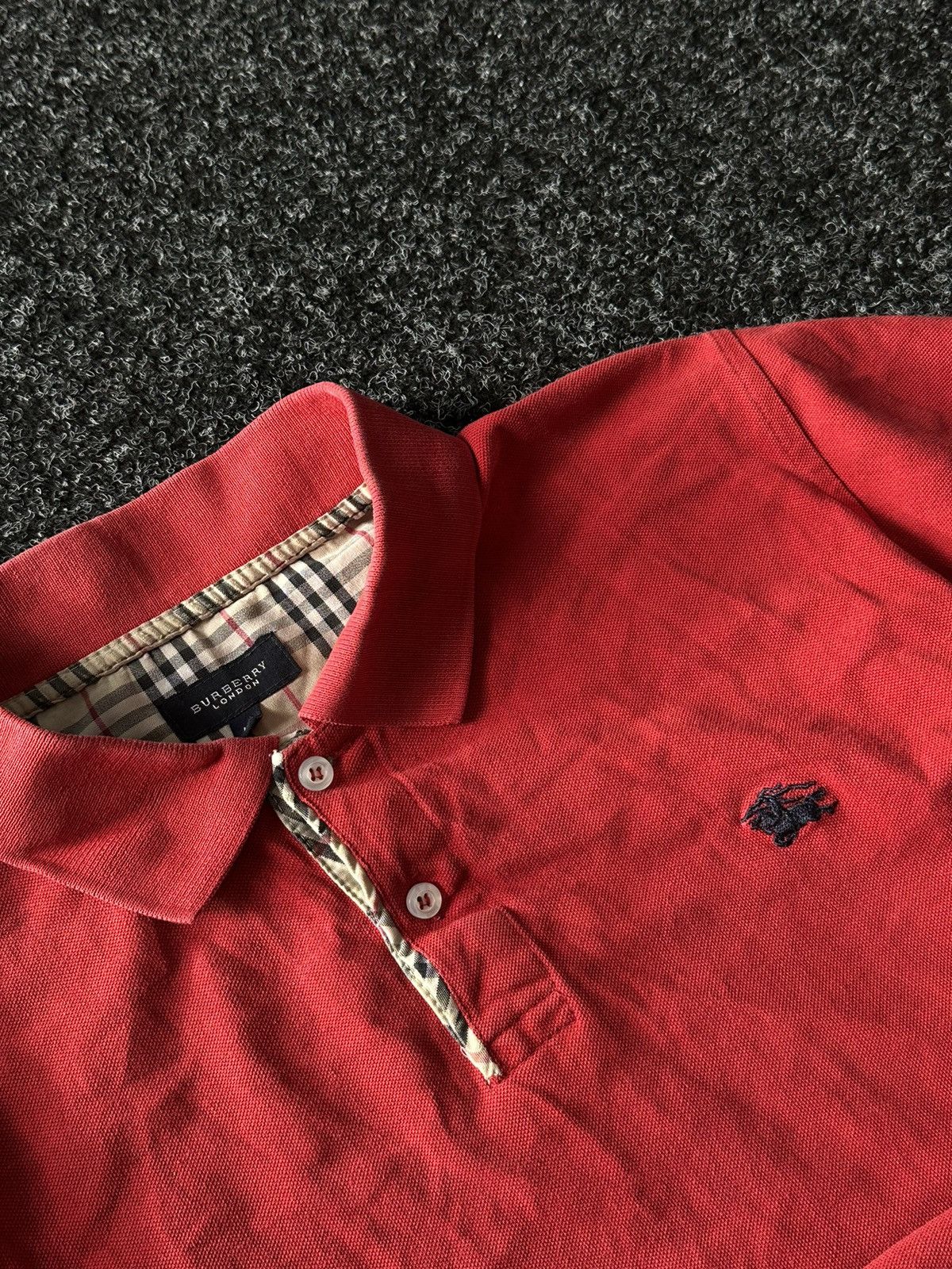 Burberry × Designer 🚨Burberry RED Polos Tee Logo Nova Check Inner Rare black Size US L / EU 52-54 / 3 - 3 Thumbnail