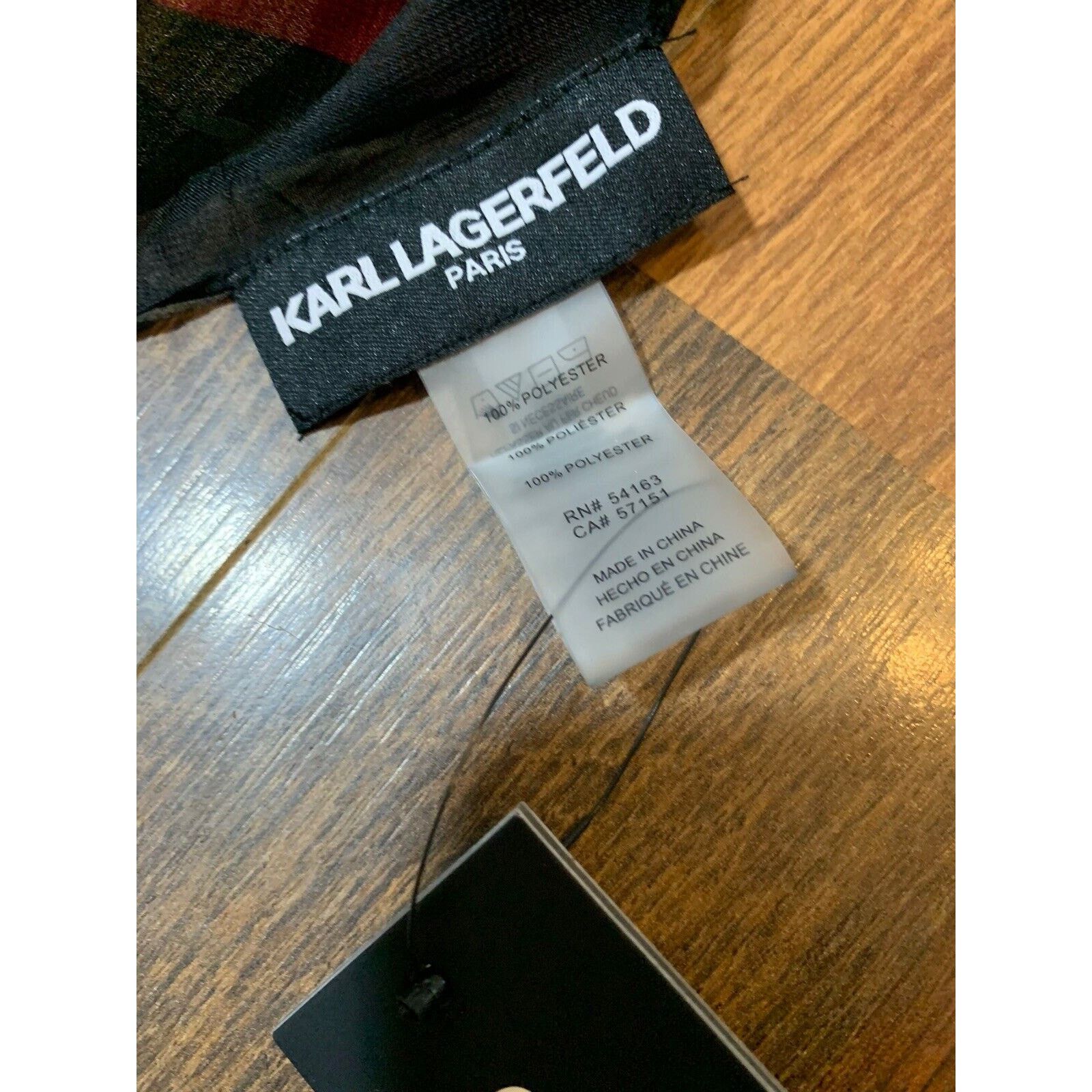Karl Lagerfeld Karl Lagerfeld Paris Black & Red Square Scarf 35.5*35.5 Size ONE SIZE - 4 Thumbnail