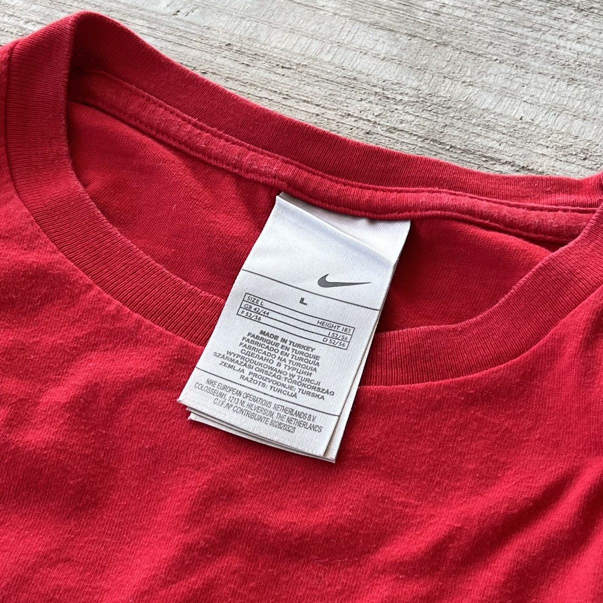 Vintage Nike Big Logo Vintage Red T-Shirt Size US L / EU 52-54 / 3 - 4 Thumbnail