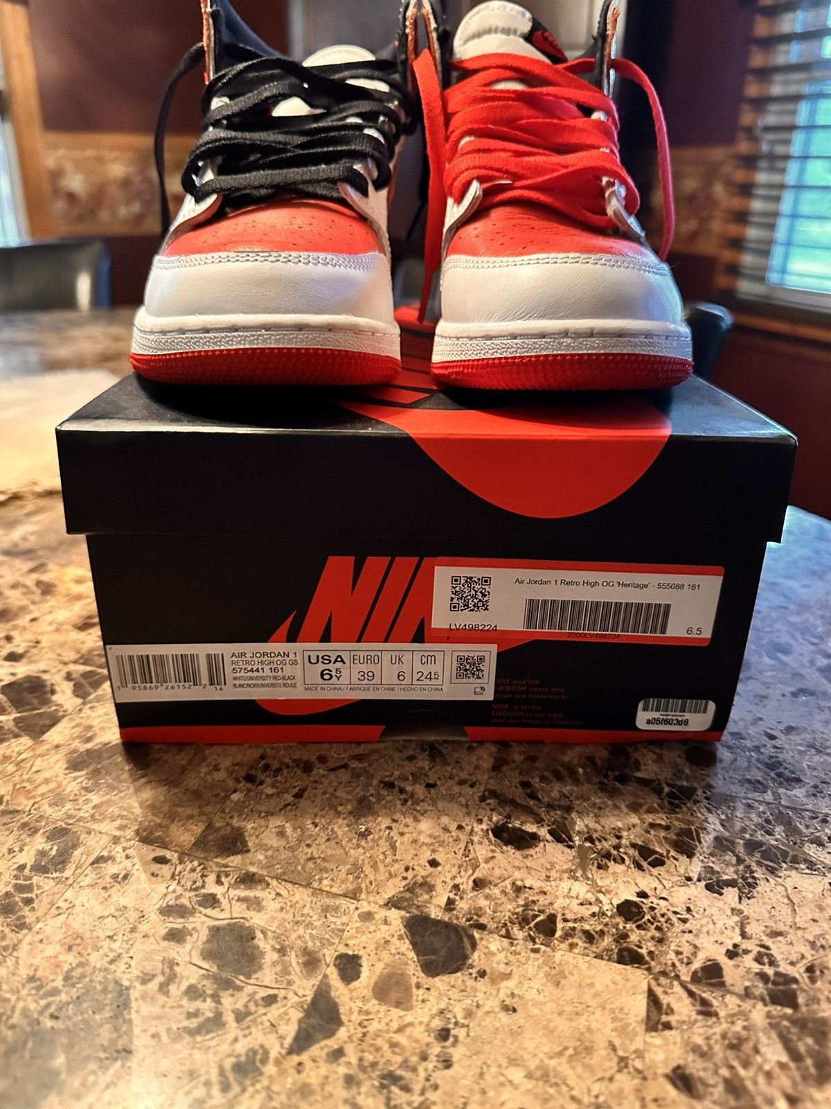 Nike Youth (GS) Nike Air Jordan 1 Heritage Size US 6.5 / EU 39-40 - 4 Thumbnail