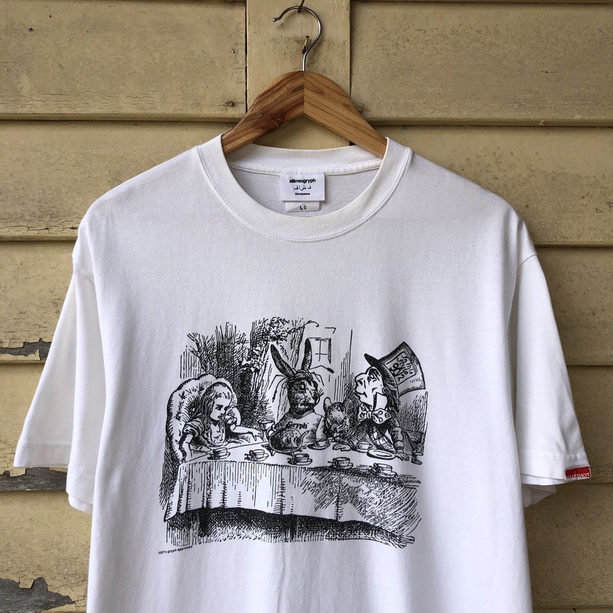 Vintage Vintage Alice in Wonderland Mad Hatters Tea Party Tshirt Size US L / EU 52-54 / 3 - 2 Thumbnail