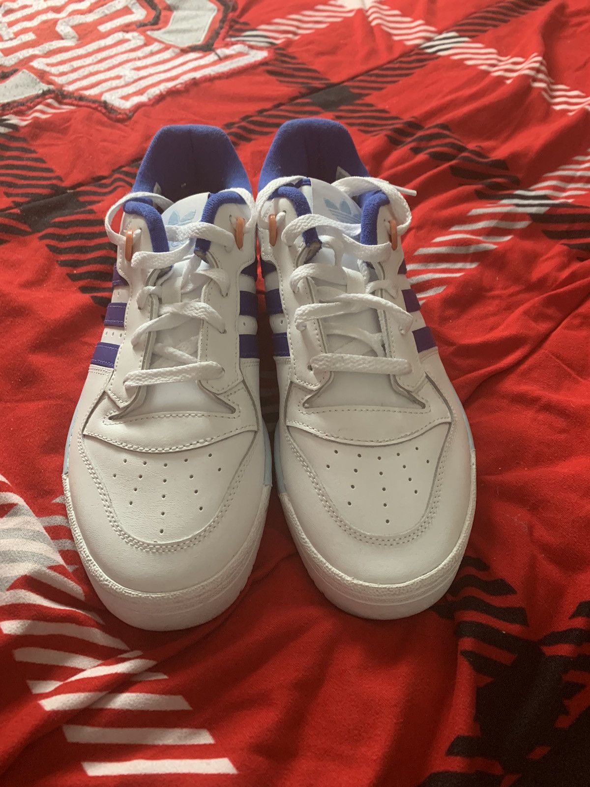 Adidas *New* adidas low top Size US 7.5 / EU 40-41 - 2 Thumbnail
