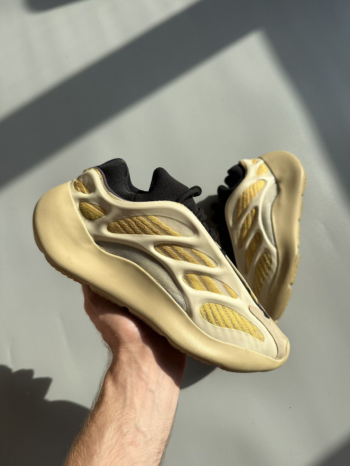 Adidas × Kanye West Adidas YEEZY 700 V3 Safflower Size 7,5 US Size US 7.5 / EU 40-41 - 1 Thumbnail