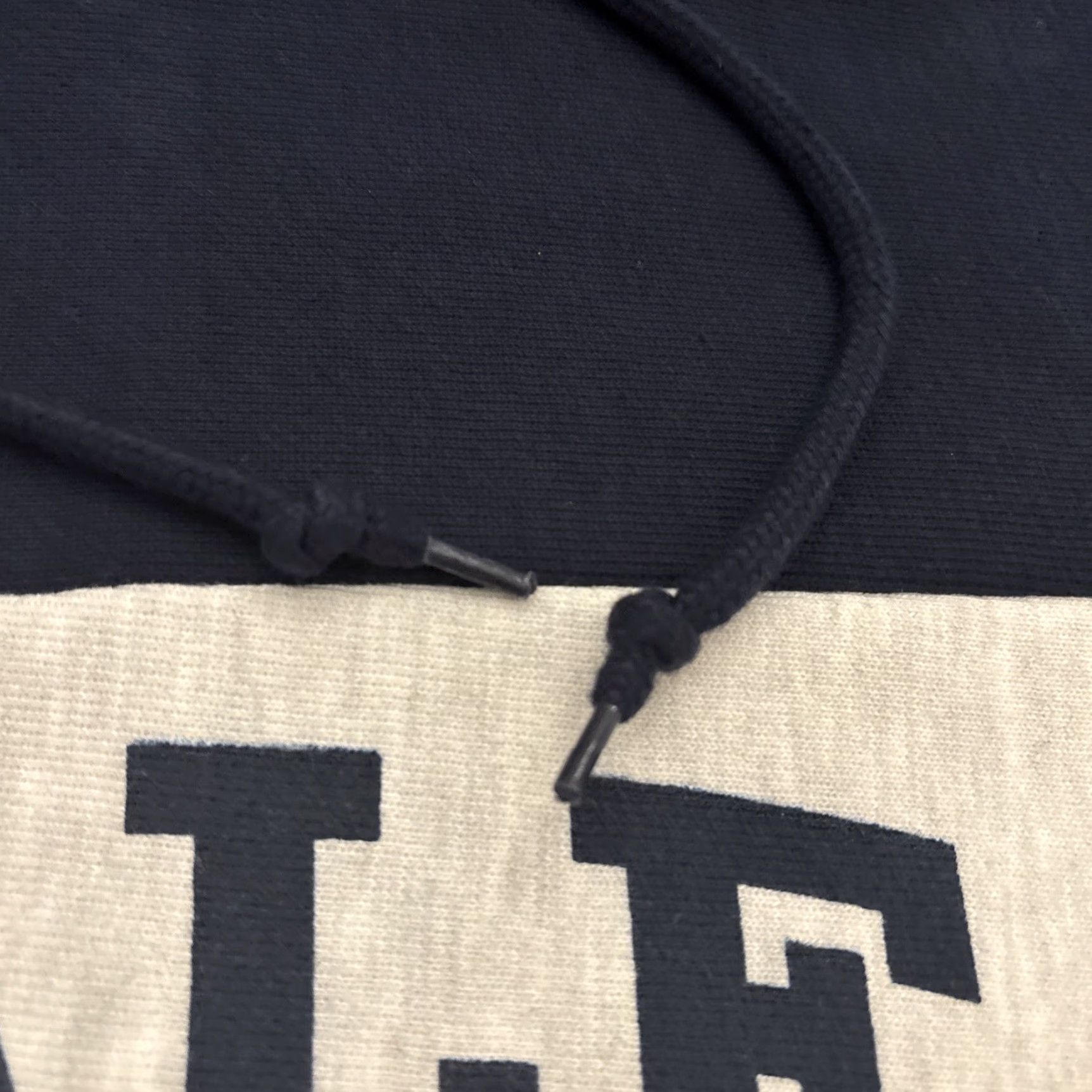 Champion Champion Reverse Weave Hoodie Yale Women Blue XL Cropped EUC Pullover 90s Style Cropped All Seasons Size Type Regular Brand Size XL / US 12-14 / IT 48-50 - 3 Thumbnail