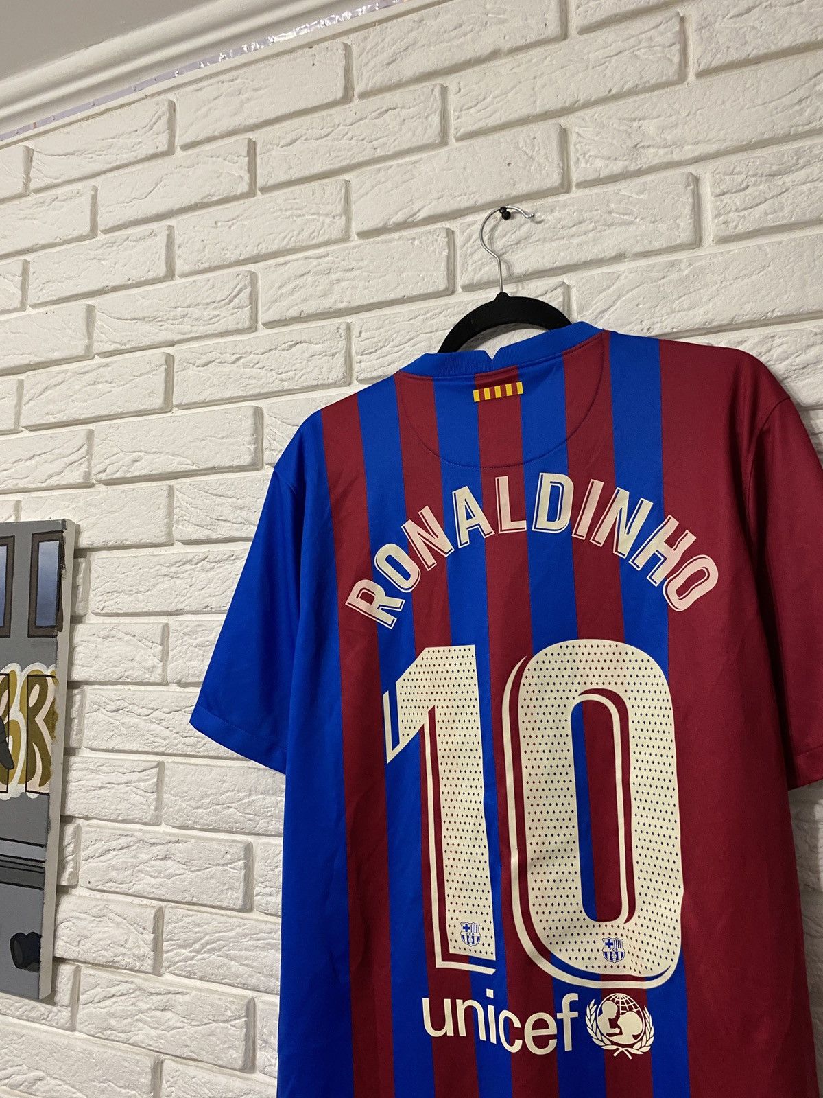 Vintage FC Barcelona Ronaldinho 2022/23 x 2003/04 Nike Home Jersey Size US XL / EU 56 / 4 - 6 Thumbnail